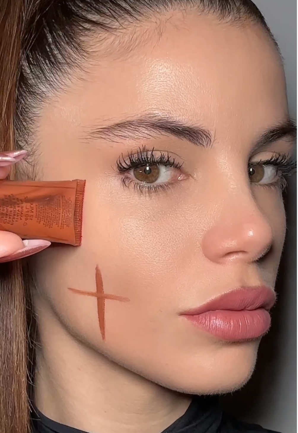 ✨CONTOUR HACK✨ #easymakeup #makeuphacks #makeuphacks #hack #easymakeuptutorial #contour #contouring 