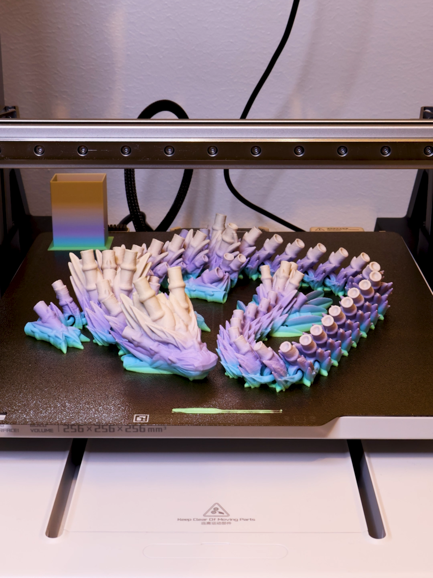 3D printed Bamboo Dragon AD: Chitu Systems Filaments 15 % OFF using my discount code: gcodelab and Amazon affiliate link found in my Linktree through my bio. Discount is valid through 13. of January 2025.  Filament: Y-matte PLA Rainbow by Chitu Systems Printer: Bambu Lab A1 STL file: Makerworld, Bamboo Dragon by Cinderwing #3dprinting #satisfying #asmr #timelapse #shorts #reels