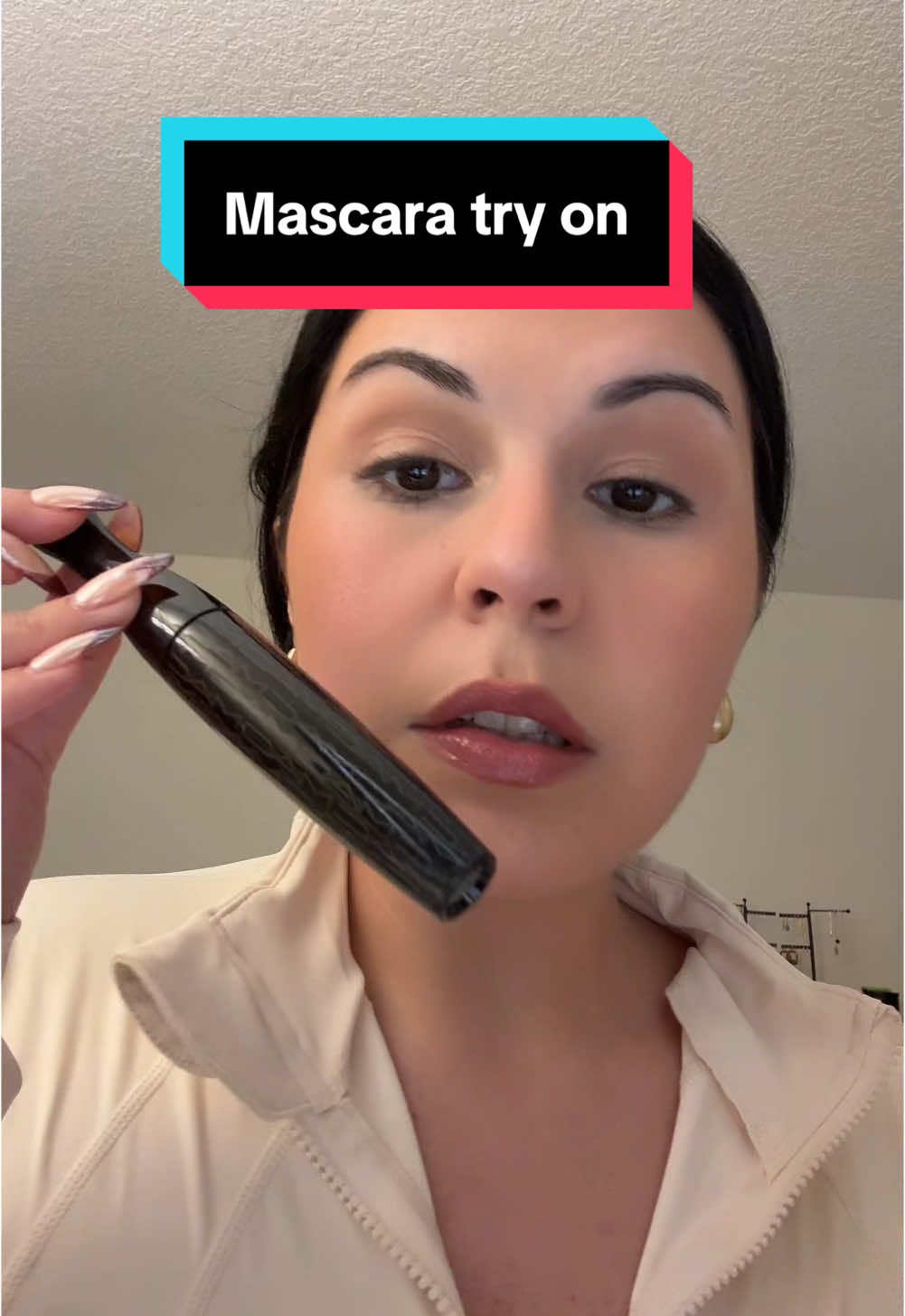 Trying on a new mascara! Hoping for some curl axn. @maccosmetics #macmakeup #makeup #mac #ipsy #mascara #fitcheck #makeupcheck #tryon #eyemakeup 