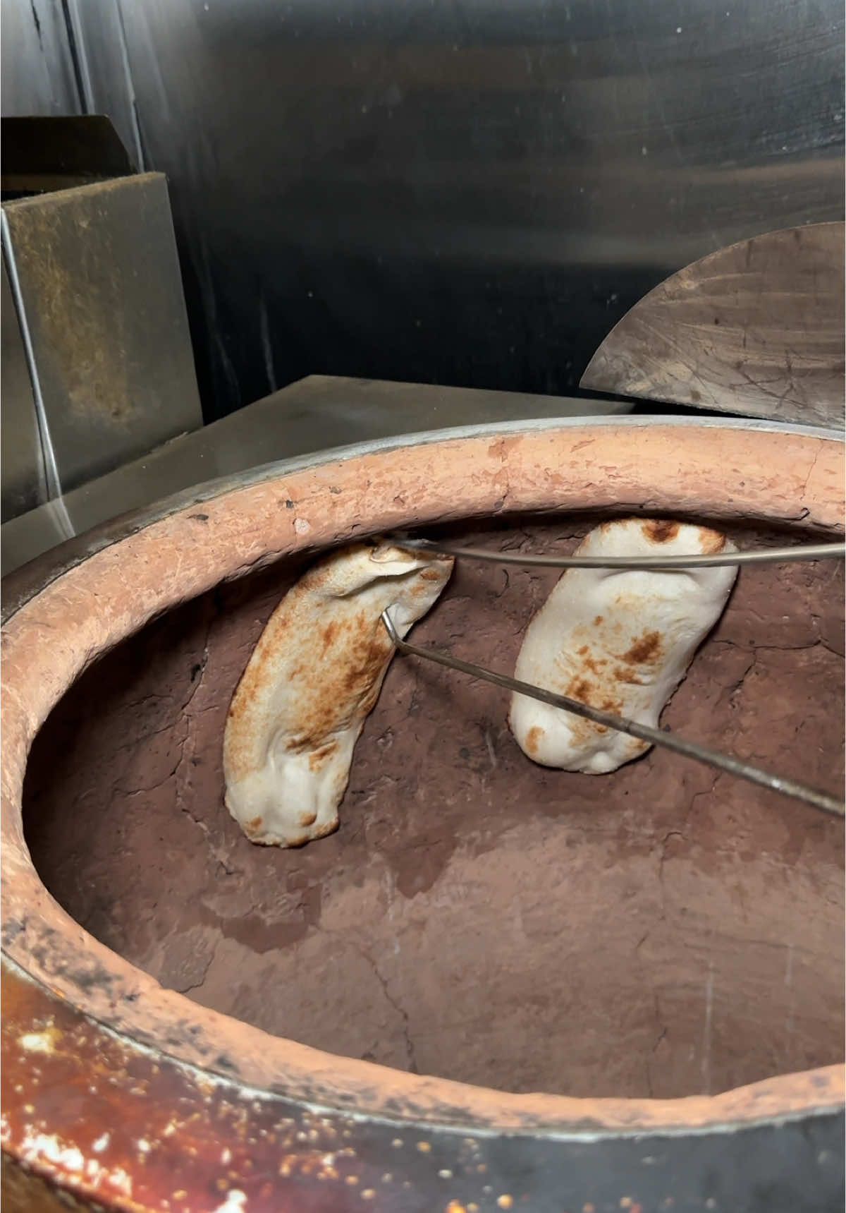 Try our fresh homemade bread made in our hot clay oven 🔥 HILLS OF HERAT @hillsofherat.br  📍665 Martinsville Rd, Basking Ridge, NJ 07920 #halal #newjersey #baskingridge #hillsofherat #nj #afghanrestaurant #halalrestaurant #familyfriendly #upscale #upscalerestaurant #fancy #halalnewjersey #tristate #newjerseyrestaurant #afghancuisine #deliciousfood #fancyrestaurant #halalfood #halalcertified #discover #bucketlist #tristatearea #halaldestination #weekendplans 