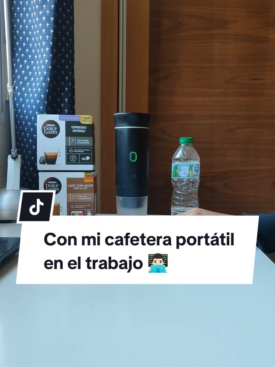 Ahora no me distraigo mientras trabajo gracias a mi cafetera portátil 👨🏻‍💻 #cafe #coffee #coffeetiktok #coffeeaddict 