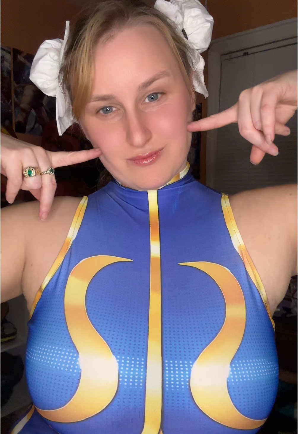 Just testing out the new suit to see if I can do workouts in it.. did it pass?? #chunli #chunlicosplay #cosplaygirl 