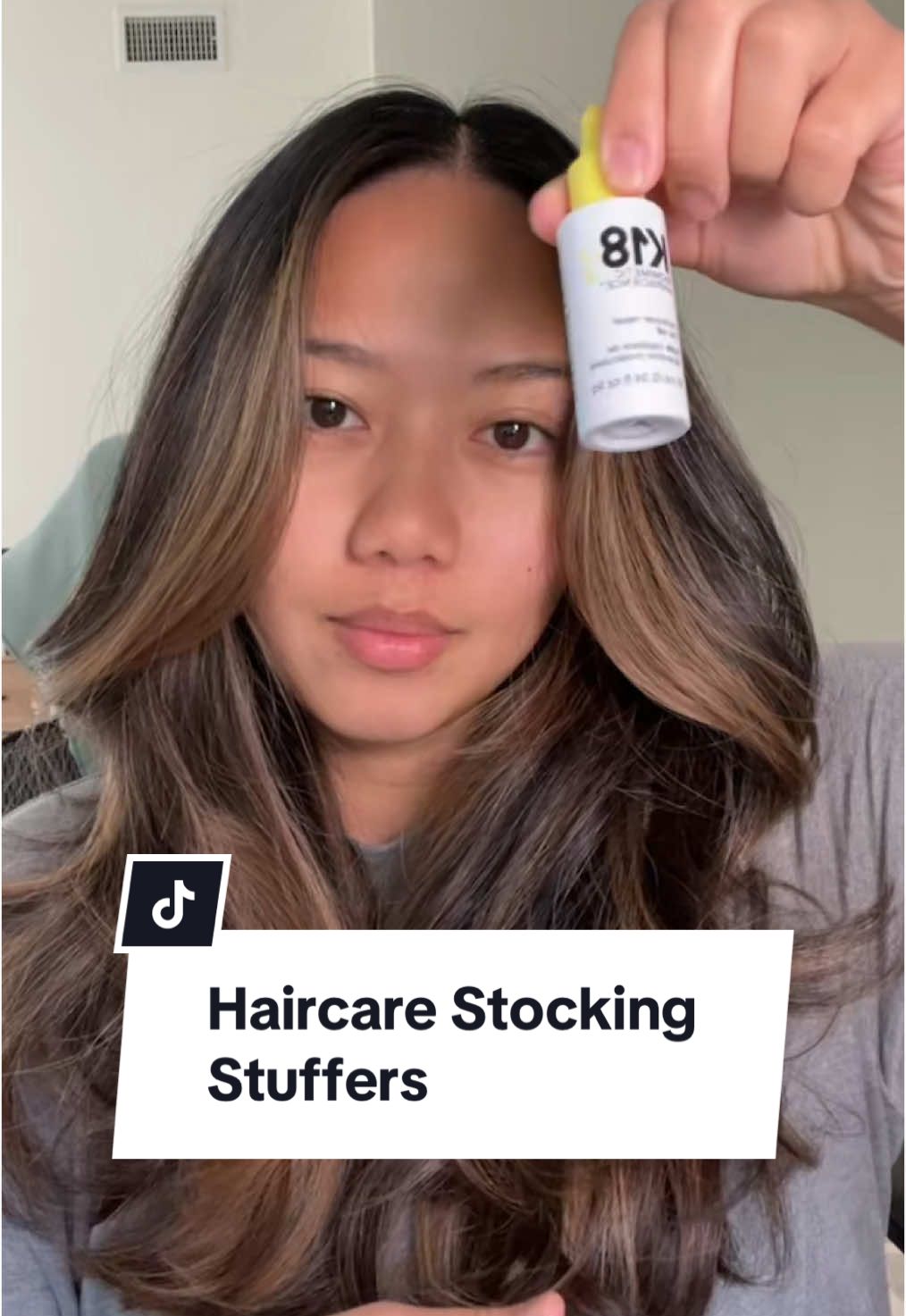 I see all the hairstylists on IG using this and had to try it! #antifrizz #hairtransformation #k18beforeandafter #k18hairoil #creatorsearchinsights #holidayhaul #stockingstuffers #k18 #hairoiling #hairoilingroutine 