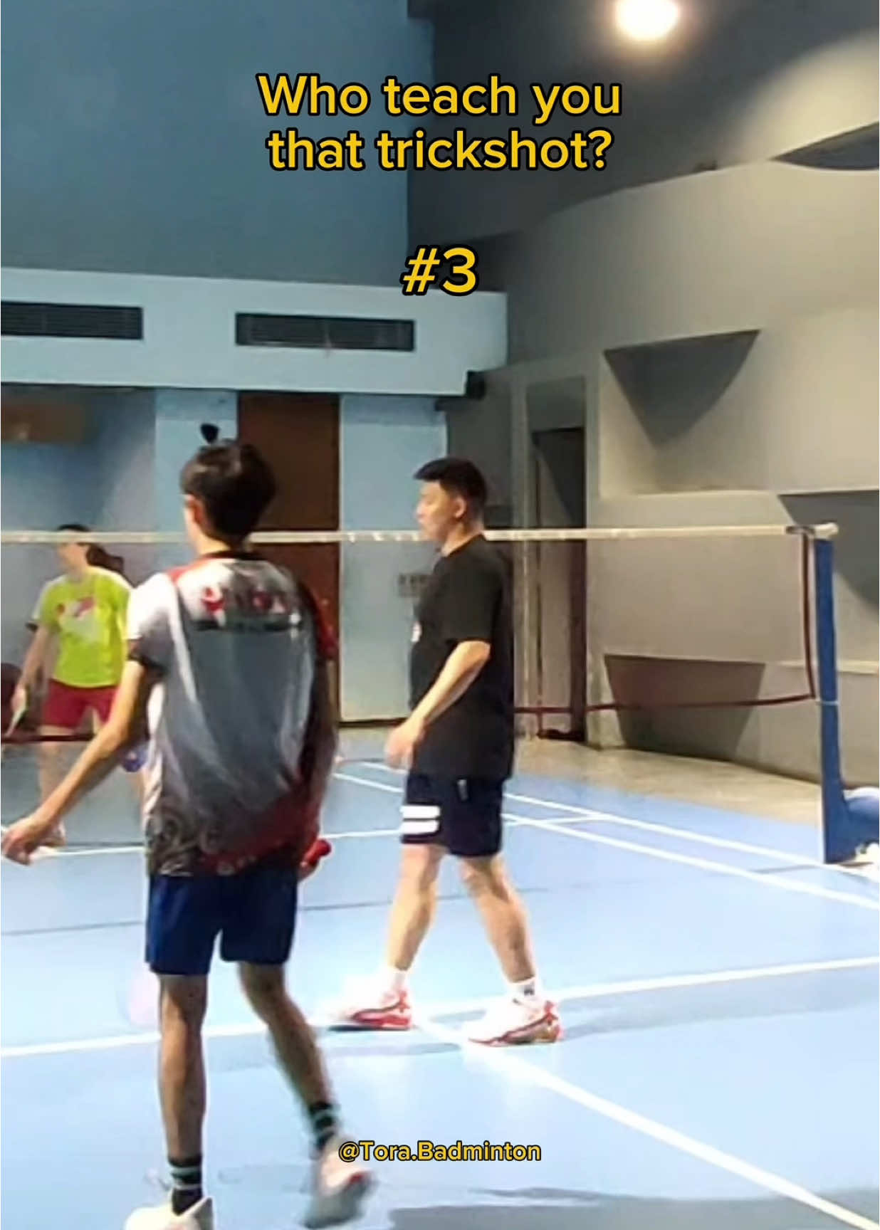 Learn it from the legend 😎 #badmintonindonesia #badmintonplayer #trickshot #bulutangkisindonesia #badmintonskills #bulutangkisindonesia #torabadminton #felet #feletindonesia #feletbadminton 