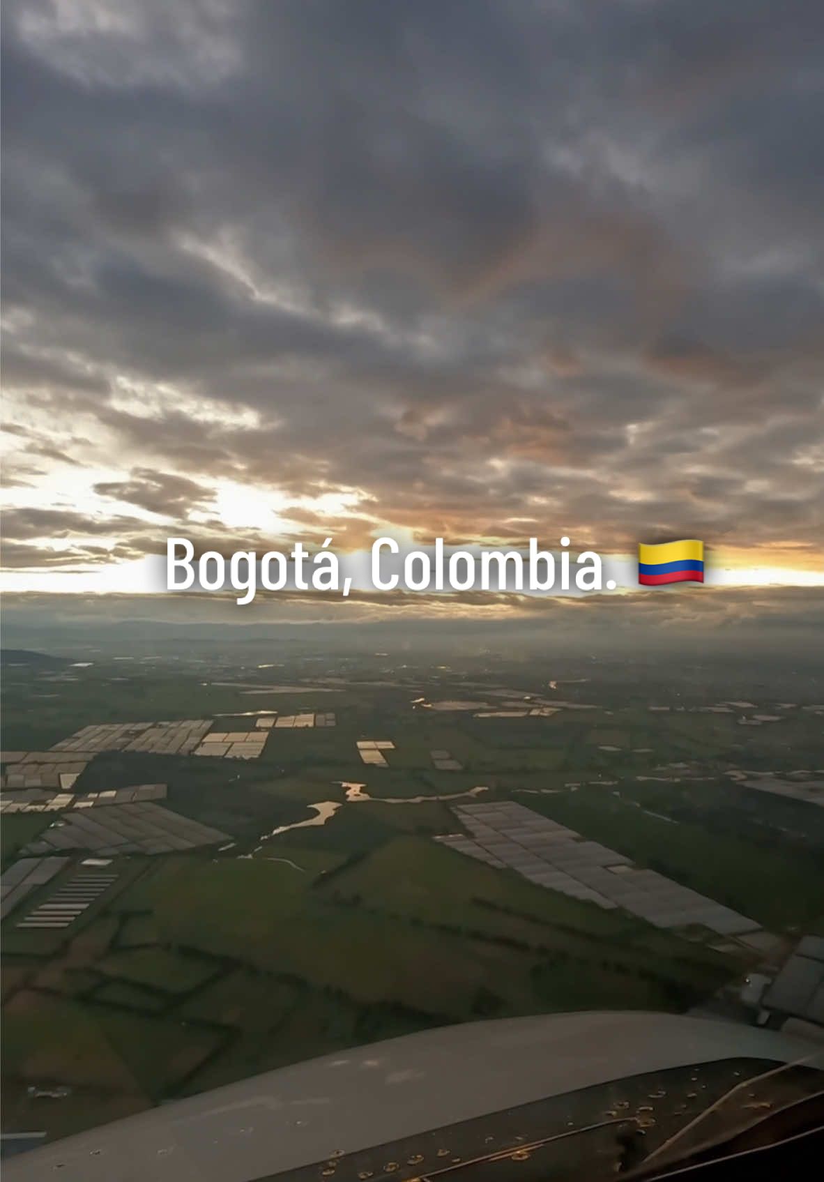 Otro dia, Otra vez en Bogotá! 🇨🇴 Despues de 6 meses volvemos a la maravillosa ciudad de Bogotá, Colombia 🇨🇴. #otrodiaotrovuelo👨🏻‍✈️✈️ #capangel #bogota #bogotacolombia #bogotacity #aeropuertoeldoradobogota #eldorado #bogotacolombia🇨🇴viral #colombia #colombiana #colombiano #bogota🇨🇴 