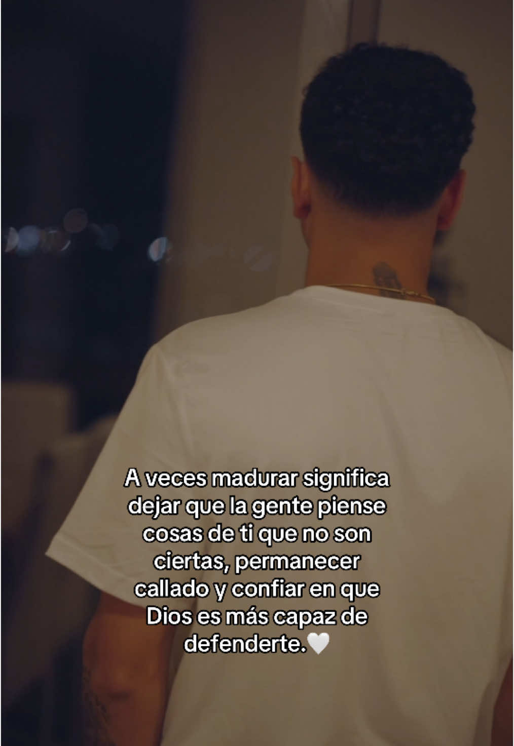 A veces madurar significa dejar que la gente piense cosas de ti que no son ciertas, permanecer callado y confiar en que Dios es más capaz de defenderte.🤍 #fe #diosesbueno #diosesamor #diosesfiel #dios #jesus #hagamosviralajesus #jovenescristianos #cristianos #cristianostiktok 