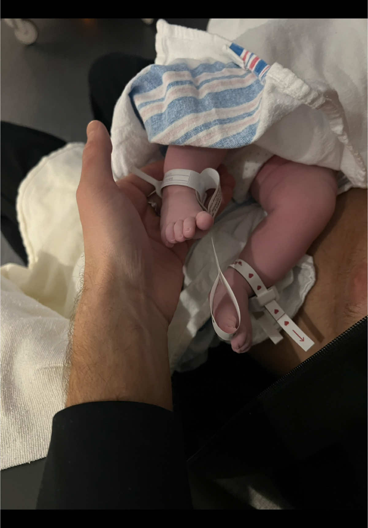 💖Enya McDowell🧸  👶🏻16/12/25 🎀 🍼8ib 11oz 🌈 #newparents 