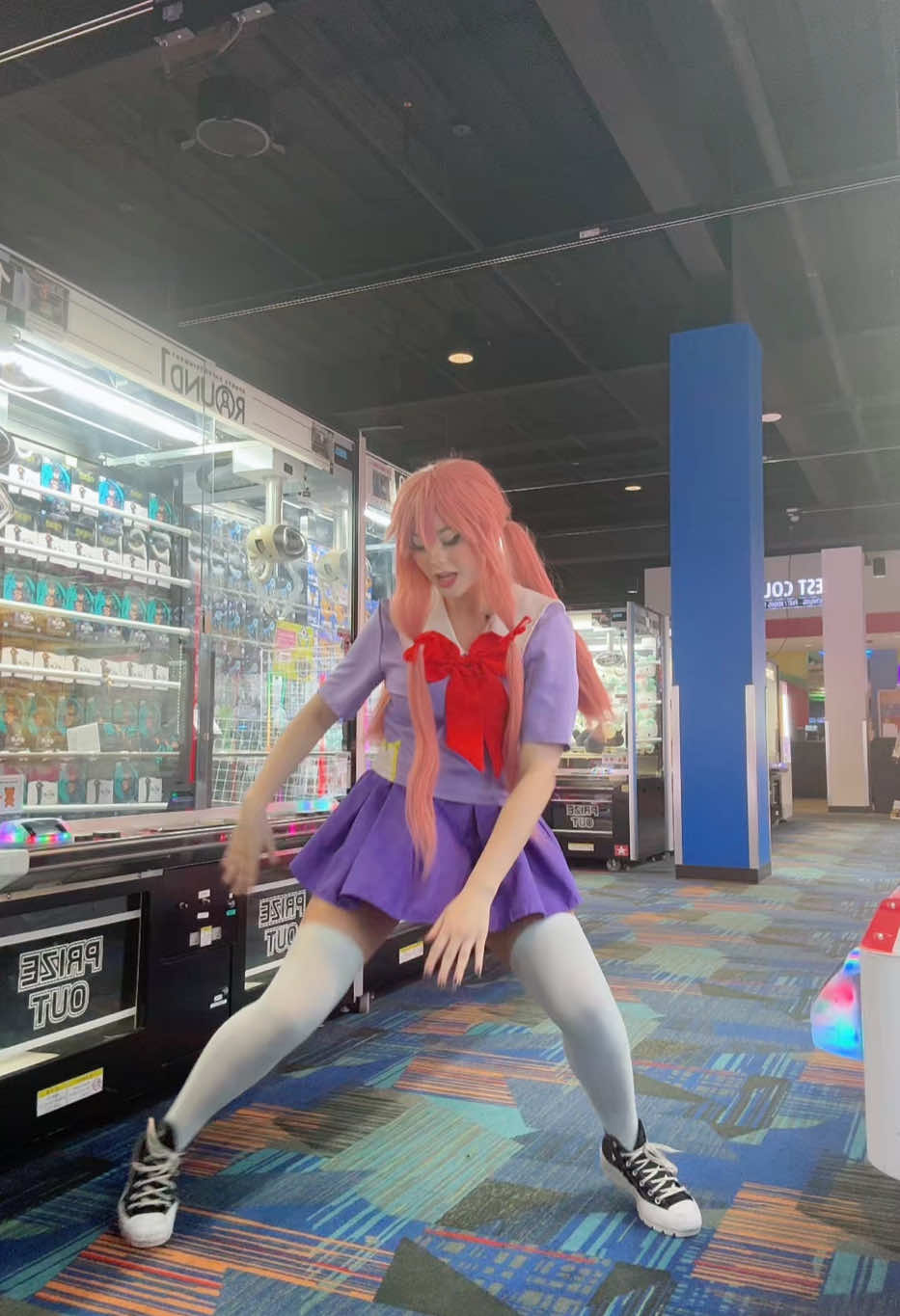 yuno goes to the arcade 🤩 #yunogasai #futurediary #futurediarycosplay #yunogasaicosplay #cosplayer #cosplaydance #fyp 