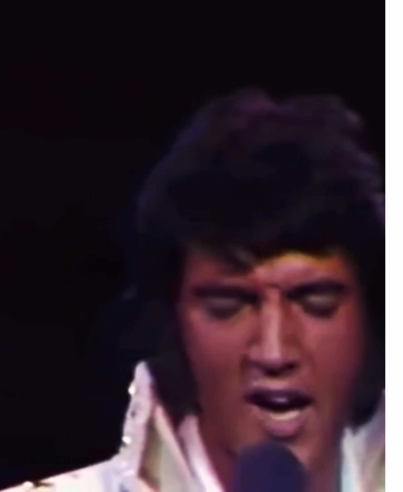 found this footage of elvis singing “early mornin’ rain”. from aloha from hawaii concert in 1973 🤍 #elvis #elvispresley #elvispresleyfans #elvispresleyfan #elvispresleyedit #elvispresleyedits #elvispresleymusic #alohafromhawaii #alohafromhawaiiviasatellite