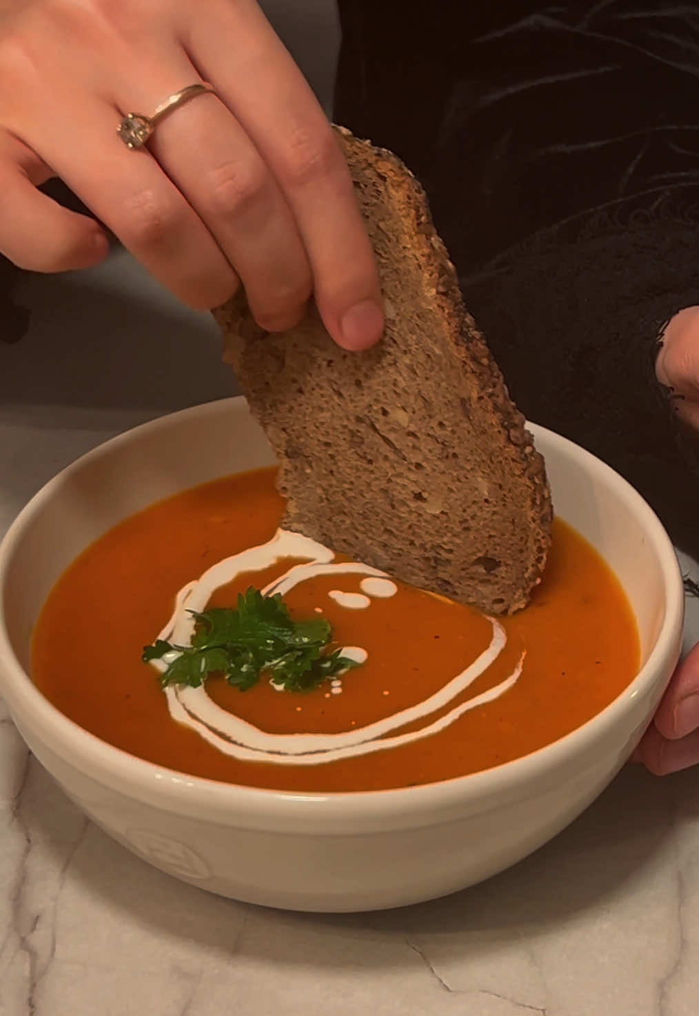 Roasted Butternut Soup 🥣🤍✨ Cozy and healthy dinner, perfect for chilly nights  Ingredients: • 1 butternut squash • 2 onions • 2 garlic cloves 2 red peppers • A handful of cherry tomatoes • 2 carrots • Olive oil • Salt & your favorite seasonings Mushrooms or chicken broth Instructions: Chop all the ingredients and place them on a baking tray. Drizzle with olive oil, sprinkle with salt and seasonings, and toss everything together. Roast in the oven at 200°C (400°F) for 50 minutes. Transfer the roasted veggies to a blender, add your broth, and blend until smooth. If the soup is too thick, add a bit of hot water until you reach your desired consistency. Serve with a drizzle of coconut cream on top for extra flavor. Let me know if you try it! #EasyRecipe #Recipe #soup #souprecipe #recettefacile #soupe #recette 