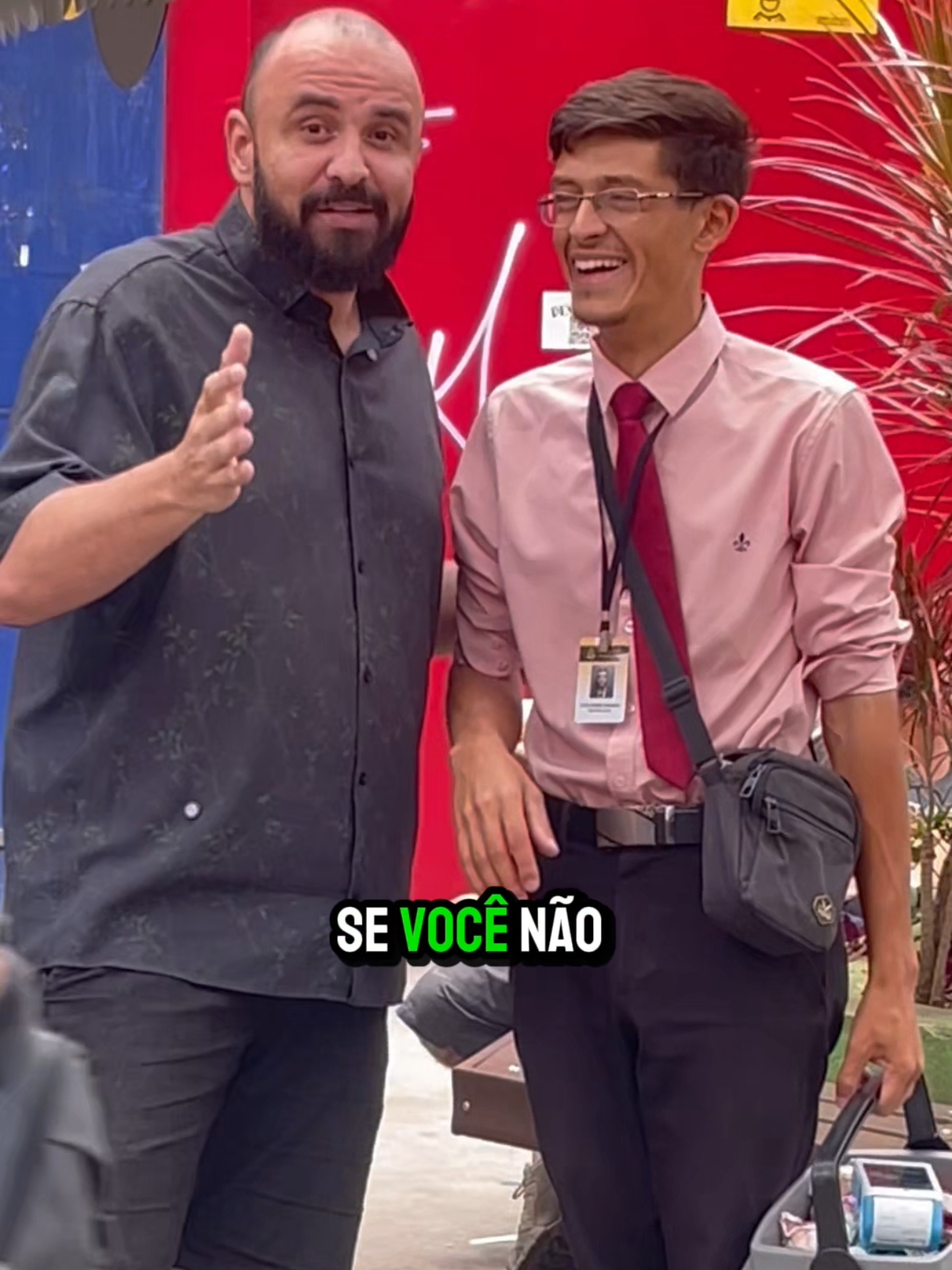 MUITO BOM PODER COLOCAR UM SORRISO NO ROSTO DAS PESSOAS