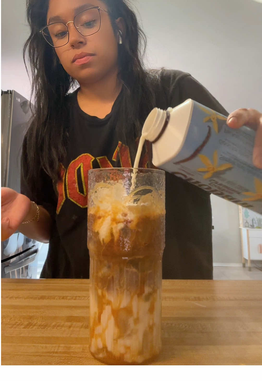 We call know if you have a cute cup, your coffee just taste 100 times better LOL. Click the orange cart, you dont want to miss out on a great deal! #icecoffee #fyp #latinacontentcreator #coffeetok 