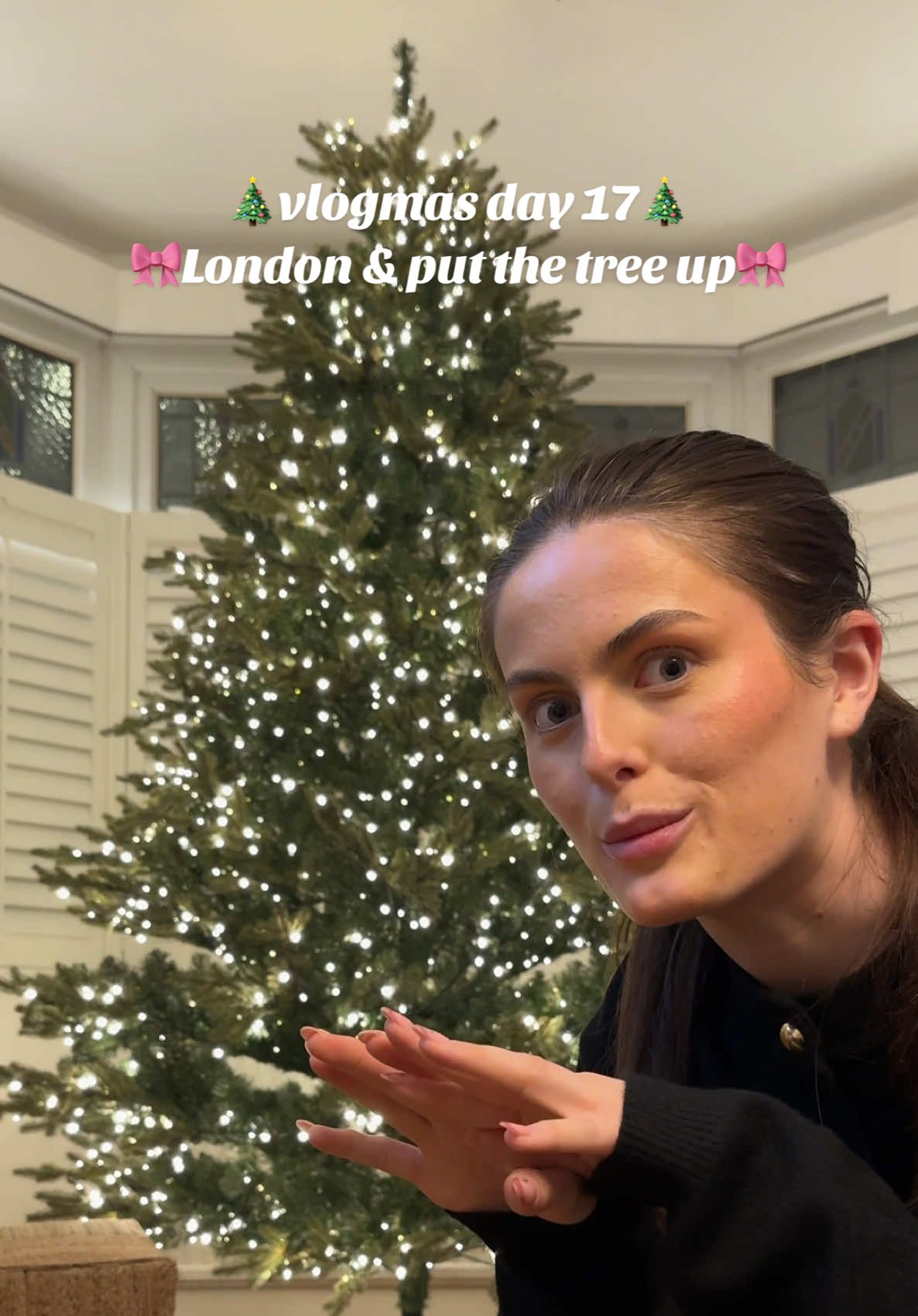 Replying to @Clair Potter vlogmas day 17🎄 trip to london & FINALLY putting my tree up!!🫶🏻 #Vlogmas