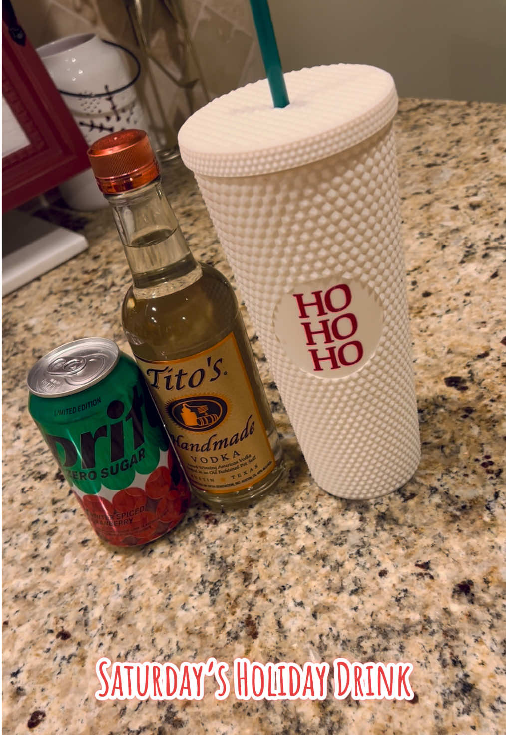 Sprite Cranberry & Tito’s ❤️💚 #drinkydrink #tistheseason  #spritecranberry #titos #holidaydrinks #saturdaynight 