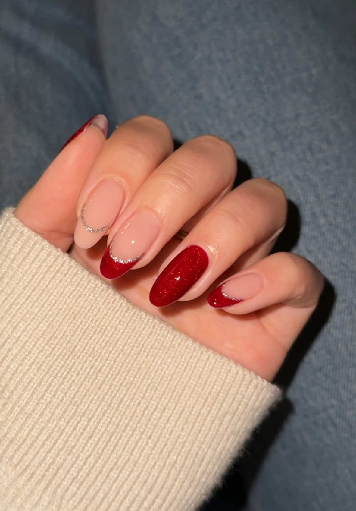 lovee how soft this red glitter is <3💋 #sallybeautypartner everything I used frm @Sally Beauty 🫶-  • nailboo gel polish shade gala gal • gelish gel polish shade good gossip #nailtutorial #diynails #christmasnails #glitternails #rednails #diynails 