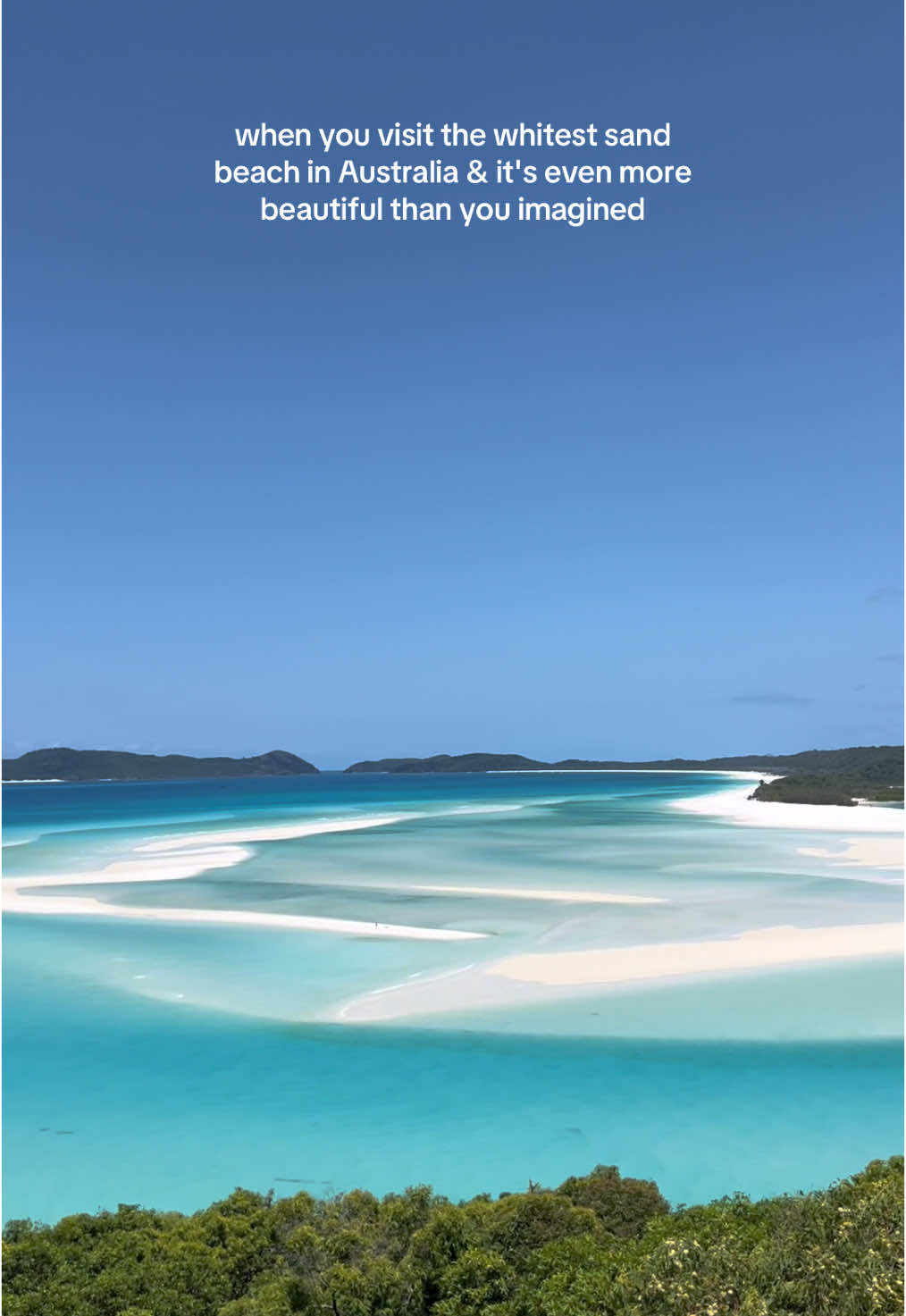 it looks like a poppsical stick #whitsundays #greatbarrierreef #australia #travelbucketlist #arliebeach #australiabucketlist #whitehavenbeach 