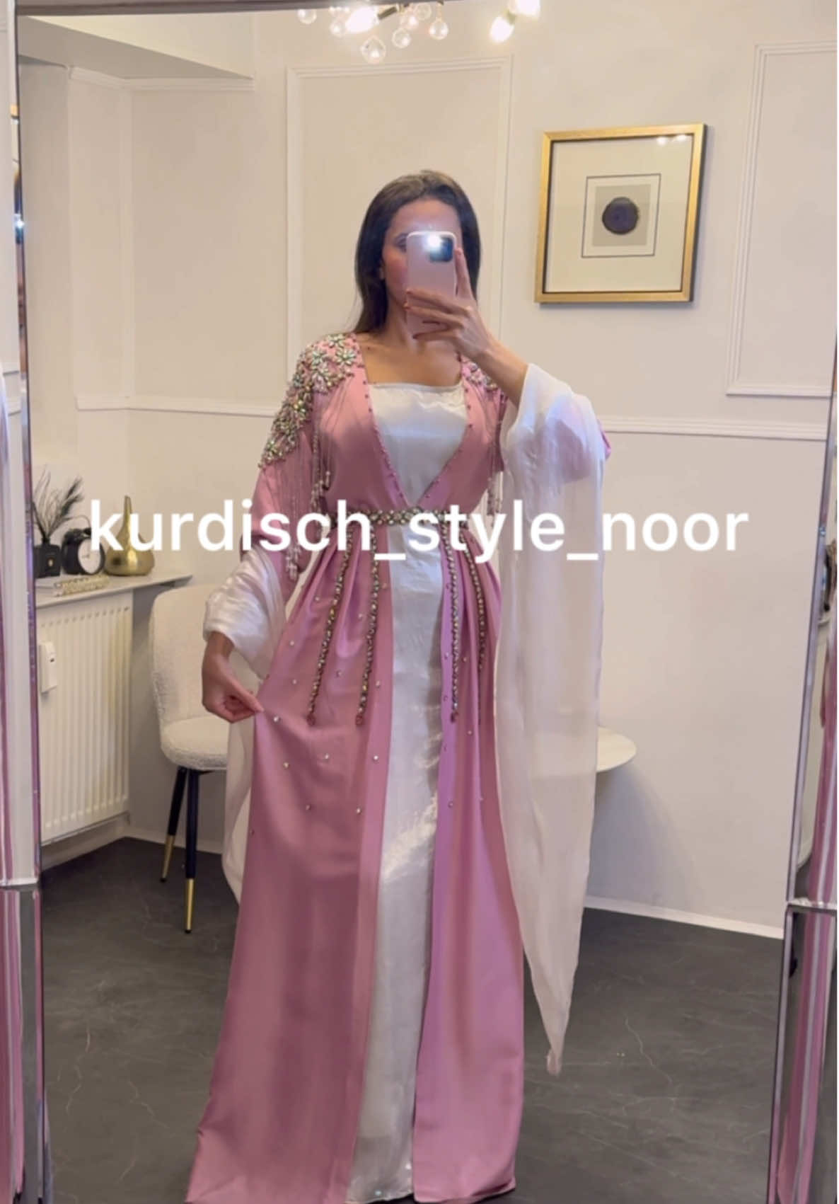 (38-40) Zum Vermieten, bei Interesse gerne melden 📞  #kurdishdress #kurdish #kurdishstyle #kurdishfashion #kurdishbeauty #kurdishdresses #traditionelldress #beauty #fyp #foryou #foryoupage #fypシ゚viral #fypシ #foryoupageofficiall #dawat #foryou#jli kurdi#jli kurdi kurdistan#qomash jli kurdi# dilan #rose 