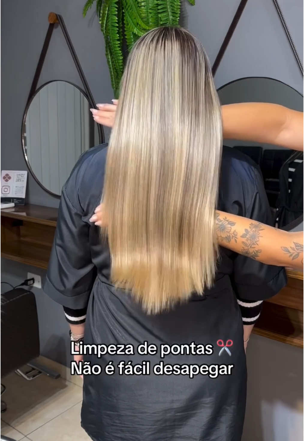 🤍Hair stylist: @gabriela.studiogm on IG #zxycba #haircutting #fyp #haircare #hairtok #satasfyingvideos #reposting #trim #cuttingsplitends #longhair 