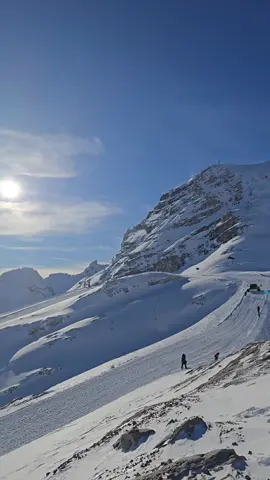 That feeling of finding that one place, that feels like home for some strange reason 🥺🥺 absolutely astonishing views 🥹😍😍🥰 #zugspitze #zugspitzemountain #bayern #bavaria #deutschland #germany  #mountain #thealps #height #view #astonishing #tranquility #beautiful #beautifuldestinations #wandering #snow #wintervibes #winter #december #christmas #whitechristmas #travel #traveltiktok #paradise #2024 