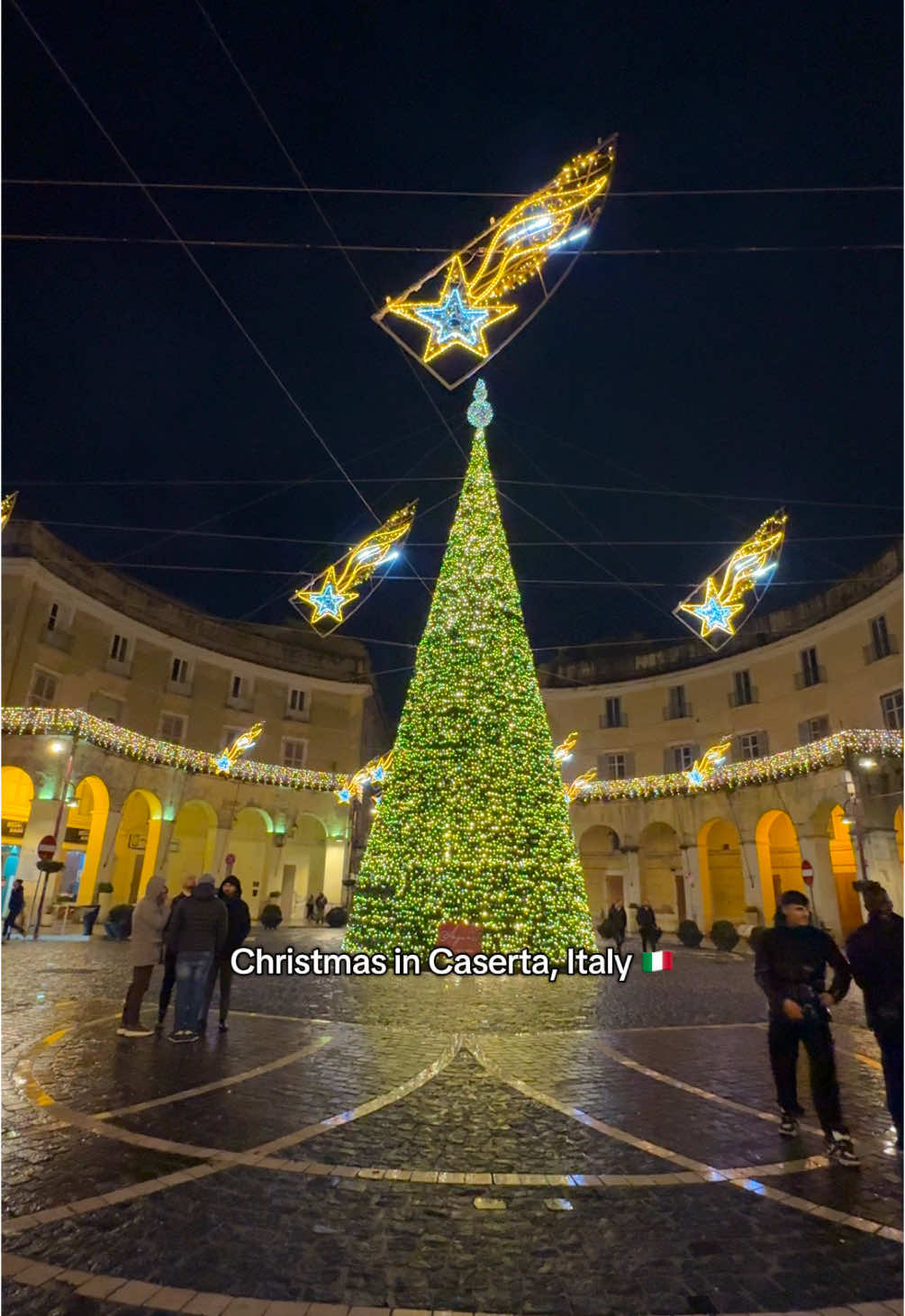 I love Caserta ♥️🇮🇹 such a small, cute but modern city #caserta #casertaitaly #christmasinitaly 