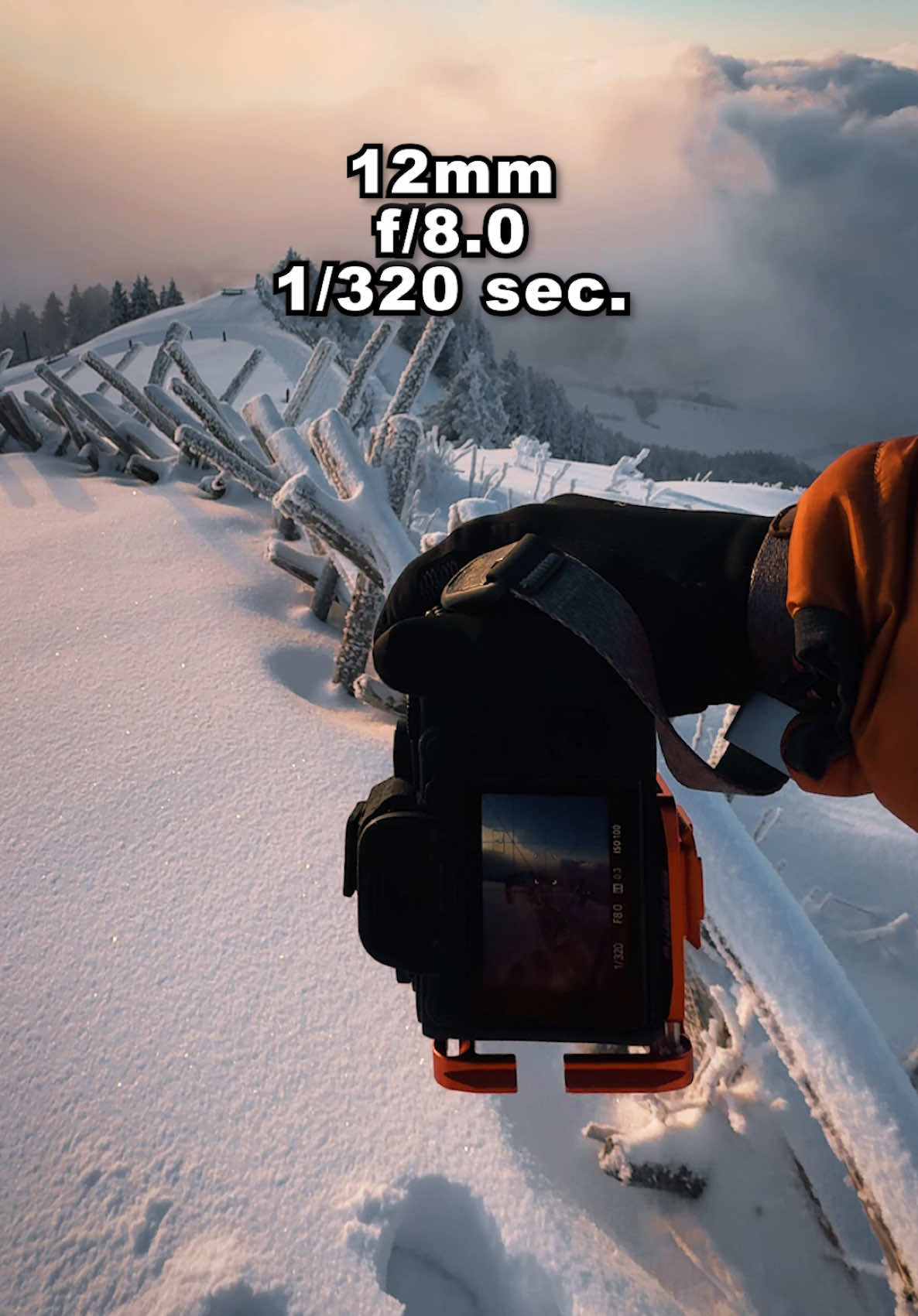 📷 Moments come and go, capture them and they last forever 🫶…  | 📍Rigi Kulm / Switzerland  | 📷 more behind the scenes @giuliogroebert  | 🧑‍🎨 @giuliogroebertpresets  | #photography #photographer #fotografie #fotograf #landscapephotography #winter #winterphotography #snow #sonyalpha #tutorial #tutorialreels #bts #switzerland #rigi