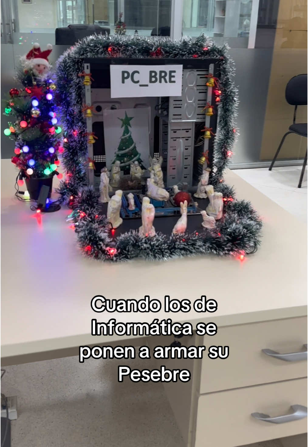 PC_BRE de los muchachos de Informática 🧑🏻‍💻😂 #fyp #fypp #parati #informatica #humor #meme #viral #tendencia #pesebre #pesebreoficina #oficina #trabajl