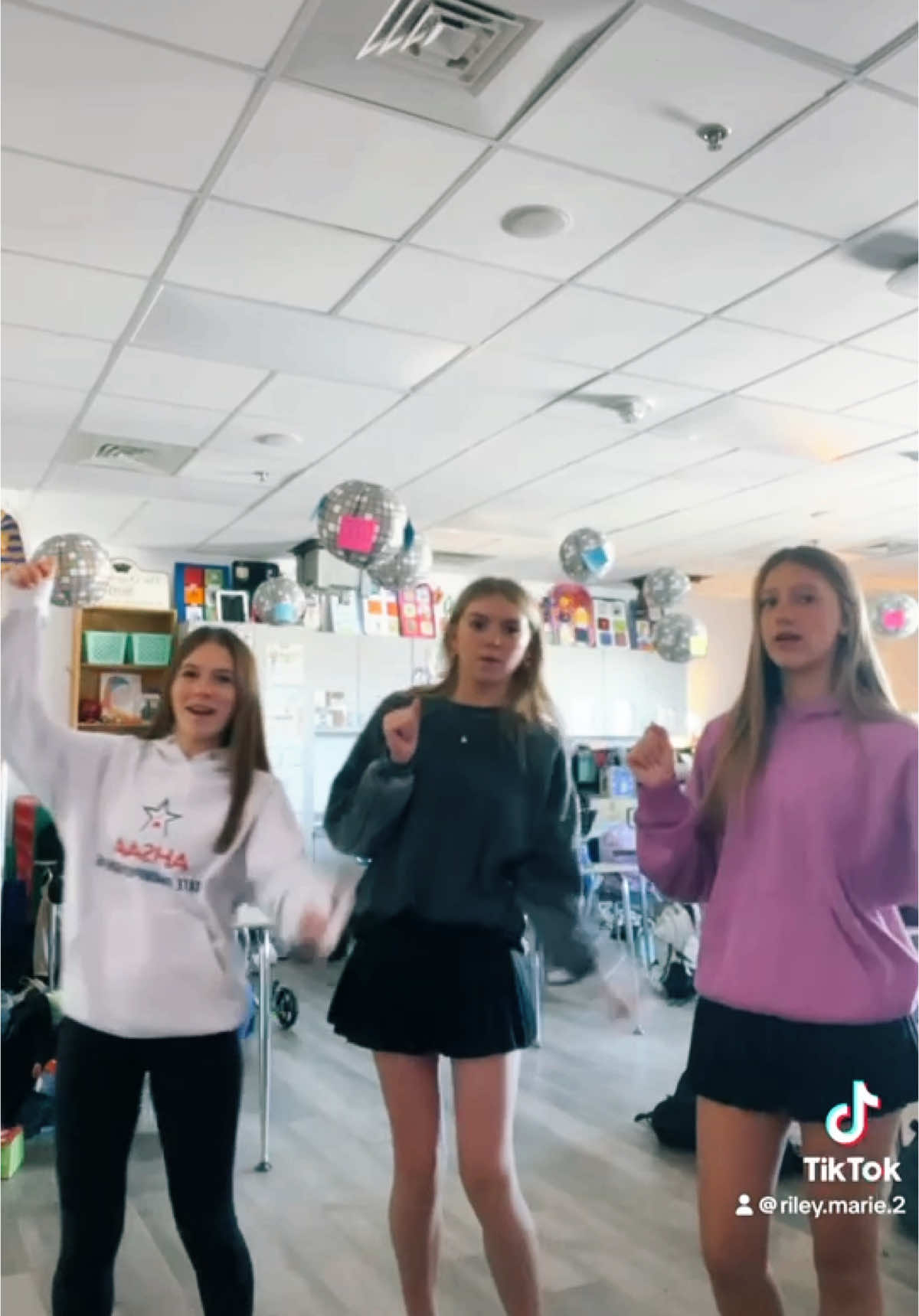 @kaitlyn 💌 @r i l e y💝. #fyp #viral #fypppp #blowup #ilovemybf #dance #idk #christmas 