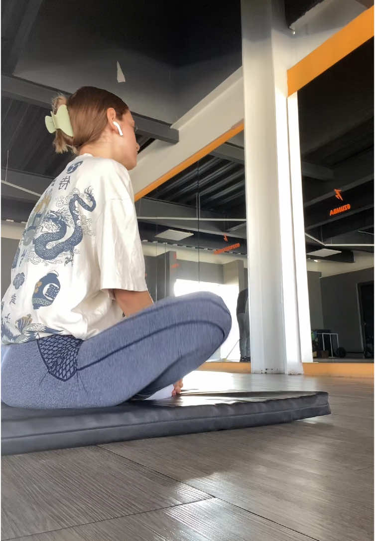 quick stretch 🧘🏼‍♀️