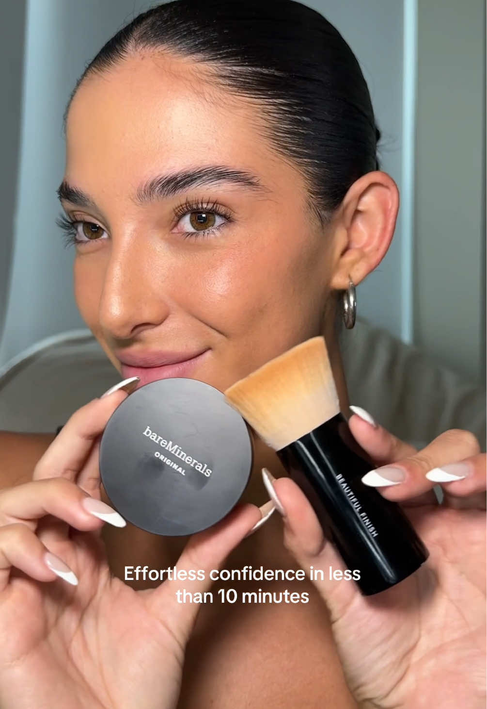 With a lightweight, luminous finish, a clean, non-comedogenic formula, and a buildable coverage that you can customize just right for you, Original Loose Powder Foundation allows confidence to come from the inside out. 😌 What helps inspire confidence for you? Let us know in the comments!