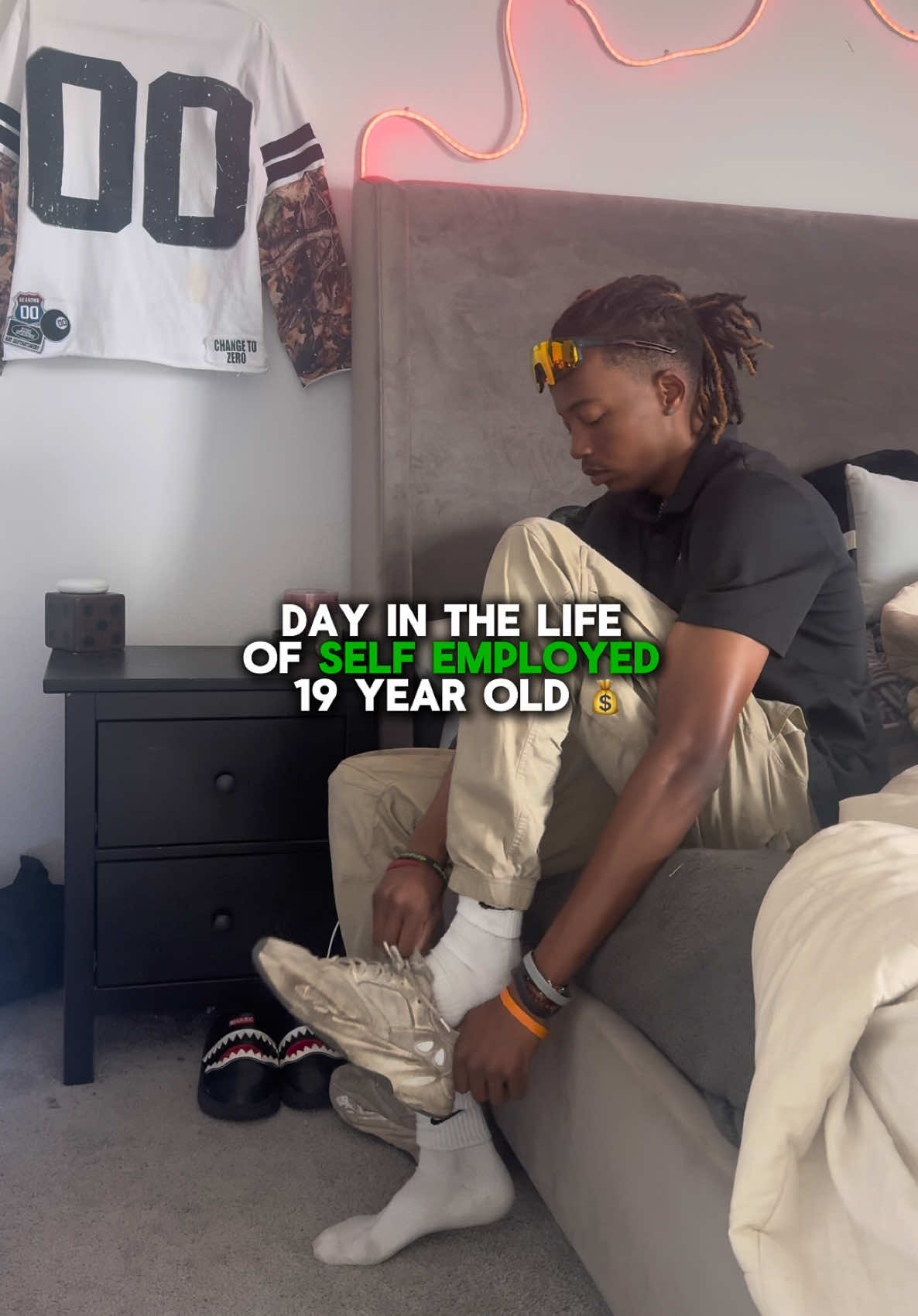 Life of a 19 Year Old Entreprenuer/Service Business Owner #fyp #SmallBusiness #entrepreneur #Lifestyle #windowcleaning #holidaylights #businessowner 