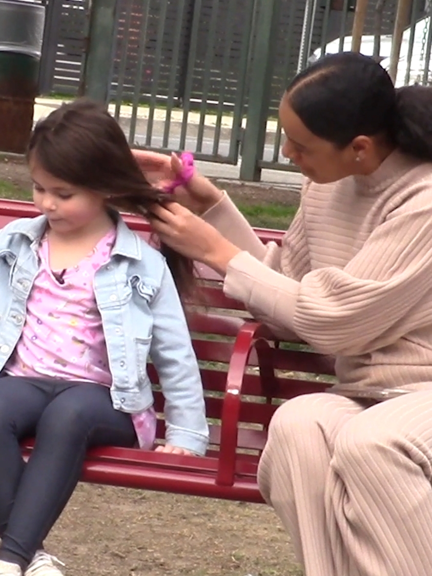 Little girl struggles to tie her hair. #foryou #foryoupage #experiment #hair #kindness 
