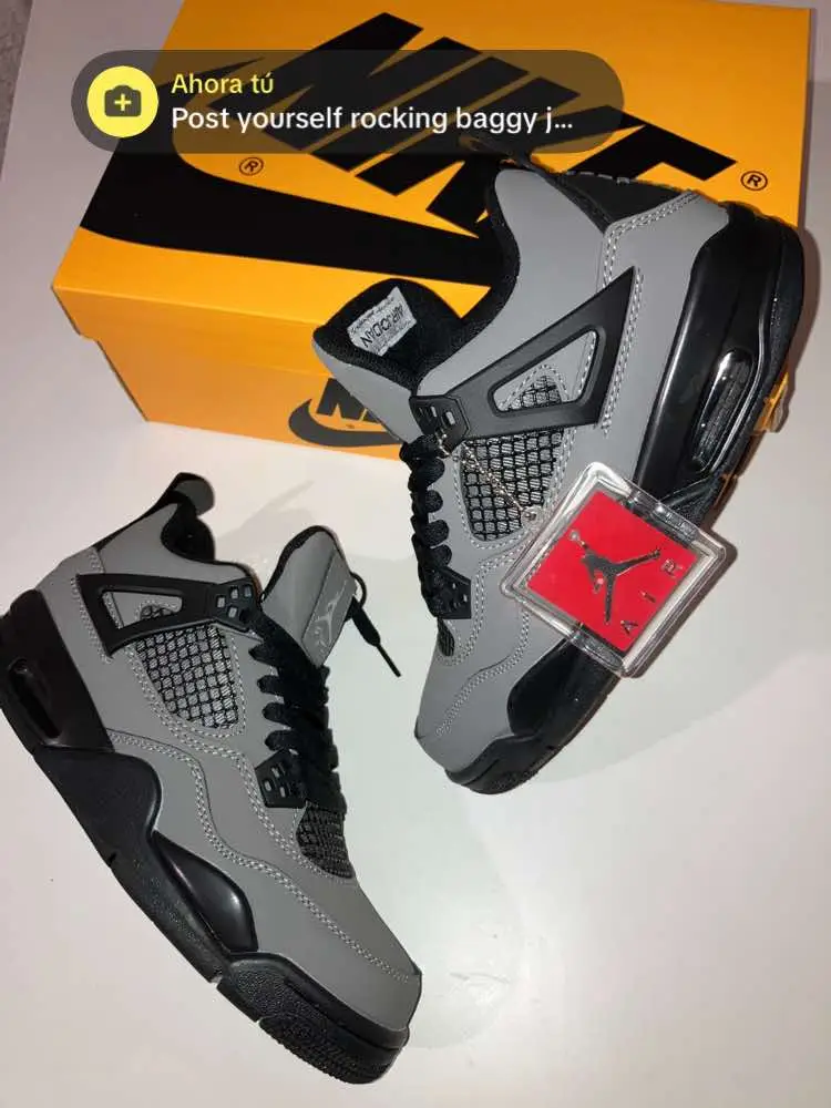 Jordan 4 gray and black  Ideal para estilos oscuros o algo más nocturno para contrastar bien manteniendo el balance del negro y el gris. Ya dispoble en nuestra tienda para vestir como un auténtico bandido 🎰🏆