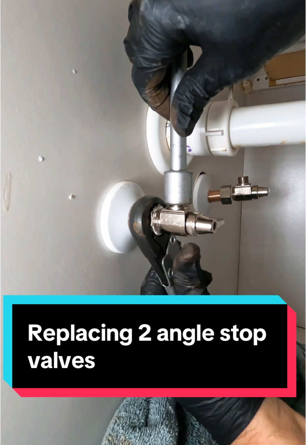 Replacing 2 angle stop valves amd supply lines on copper pipe 💦 #plumbing #plumber #asmr #DIY #foryou 