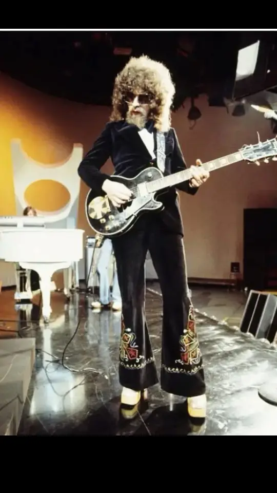 #showdown #jefflynne #elo #1973 #trending #icons #rock #rocknroll #rockmusic #rockhistory #rockstar #rocknrolllegends #legendsneverdie #epic #musician #fypシ゚viral🖤tiktok 