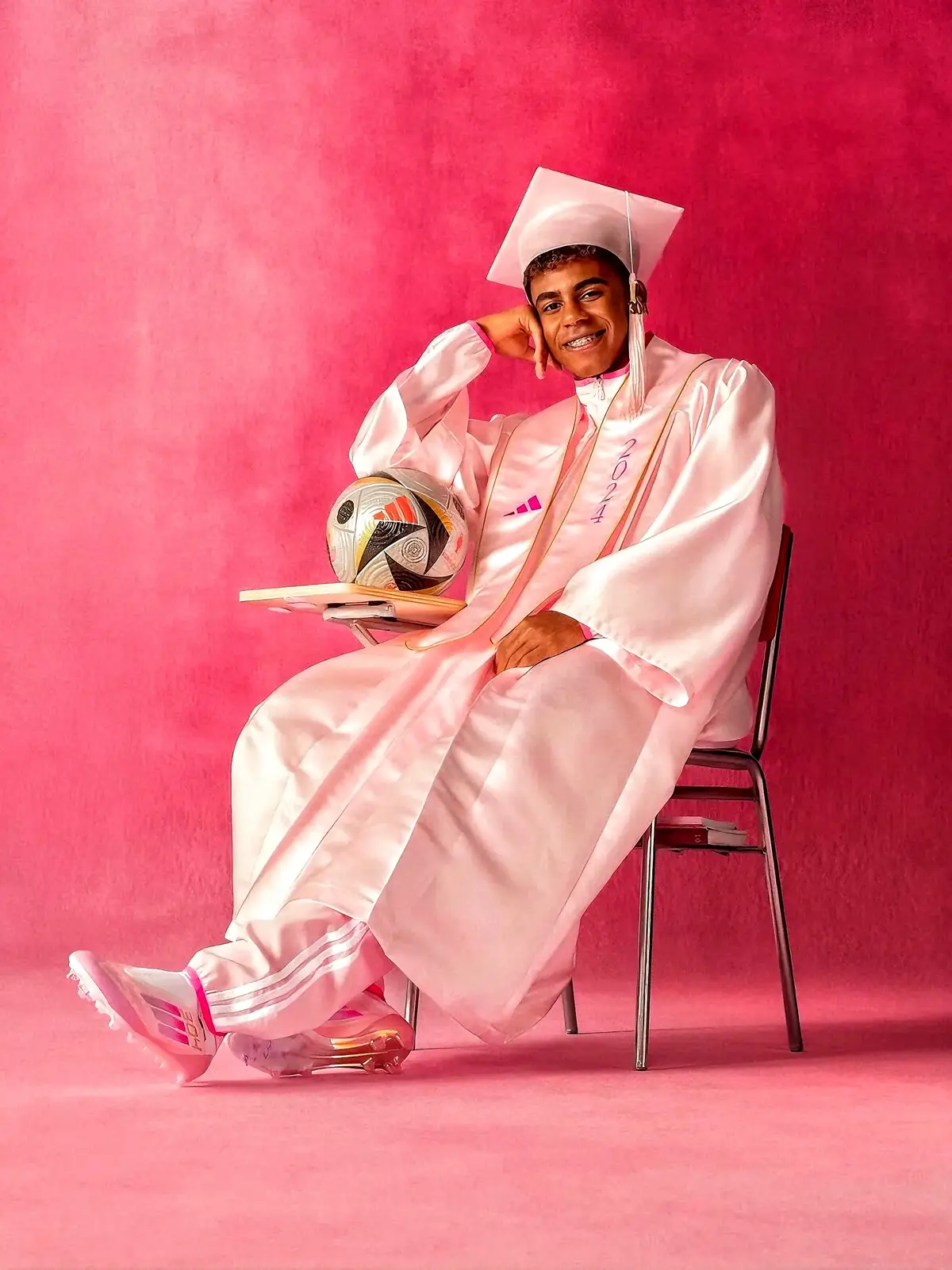 Lamine Yamal graduates in style 👚🩷 #lamineyamal #yamal #adidas #adidasf50 #F50 #barcelona #fcb #fcbarcelona #footballtiktok #football #futbol #futebol #Soccer #soccertiktok #graduation #españa 