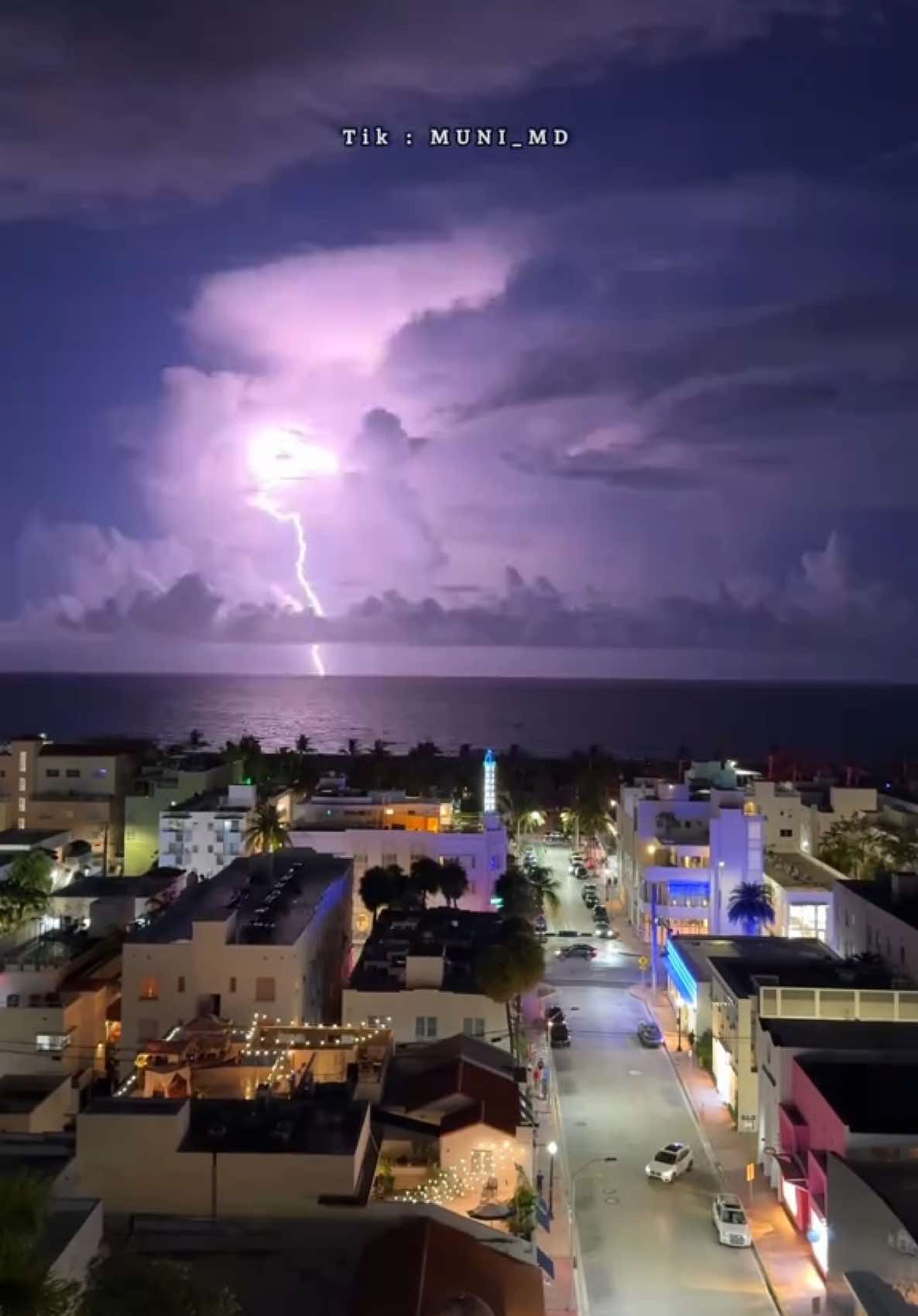 ليله من الليالي………🌩️🥹💕 #florida #lightning #miamibeach #fyp #viralvideo