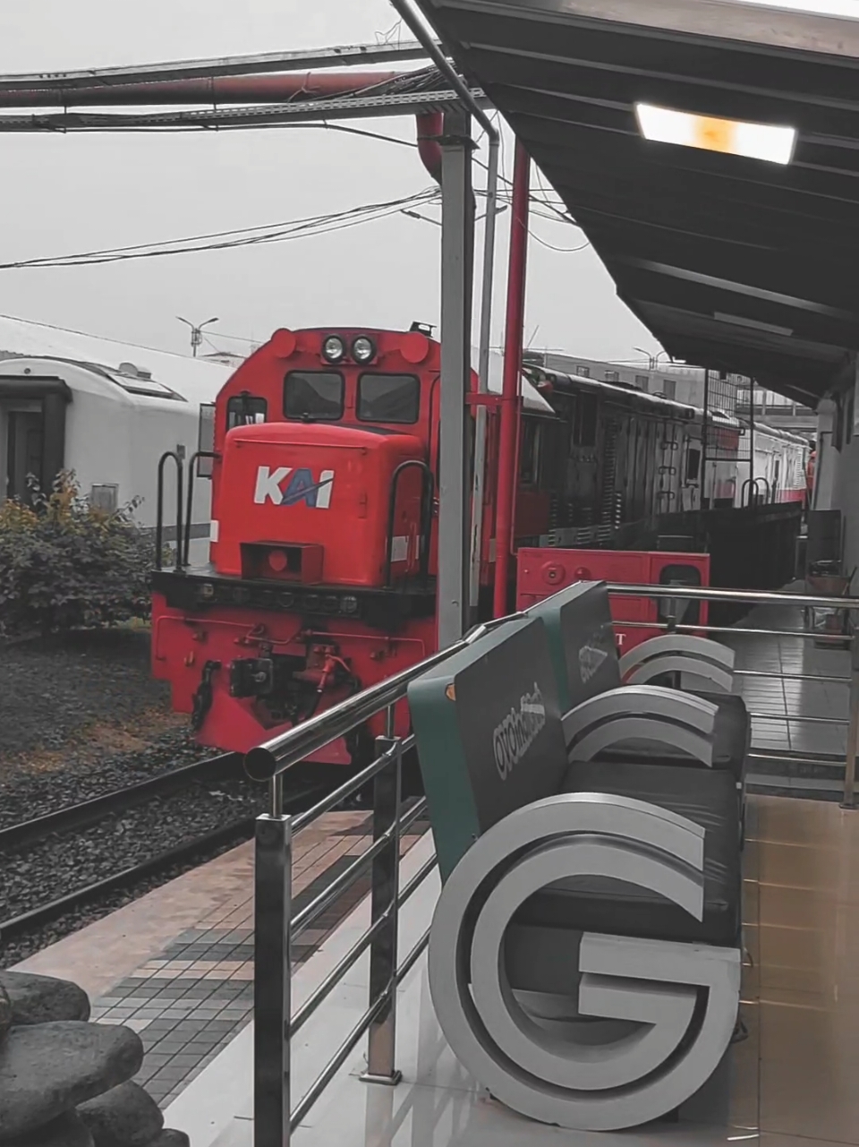 Langsiran penghuni baru di Daop 2 bandung  🔴🔵 CC 201 83 40 #keretaapiindonesia #fypシ #keretaapi #stasiunbandung #railfansindonesia #langsirkereta #lokomotifrnb🔴🔵 #lokomotifrnb🔴🔵🚂🚂🚂🚂🚂🚂🚂🚂🚂🚂🚂🚂 