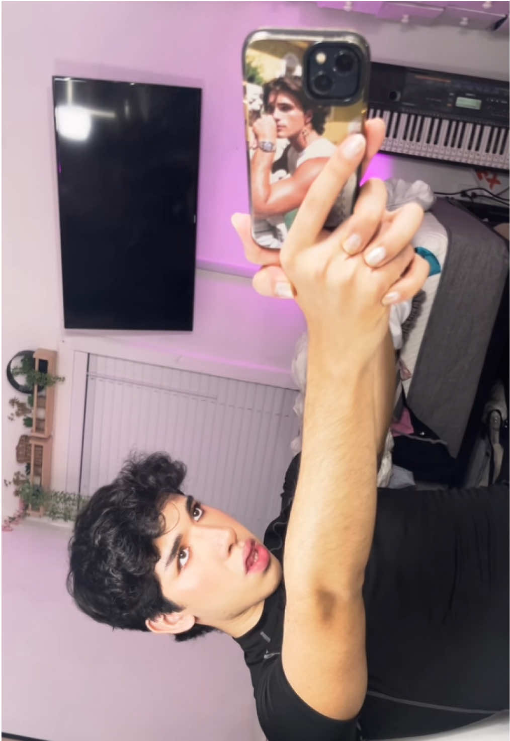 BOW BOW BOWWW phone gun trenddd #makeup #makeuptransition #trend