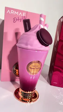 Ya tenemos disponible YUM YUM de Armaf.  Las Notas de Salida son bergamota, naranja, cereza y bayas silvestres; las Notas de Corazón son vainilla, rosa y flores blancas; las Notas de Fondo son ámbar, almizcle y notas atalcadas. #tiktok #perfums #viral #perfumesarabes #aroma #rompecuellos #dulce #armaf #yumyum 