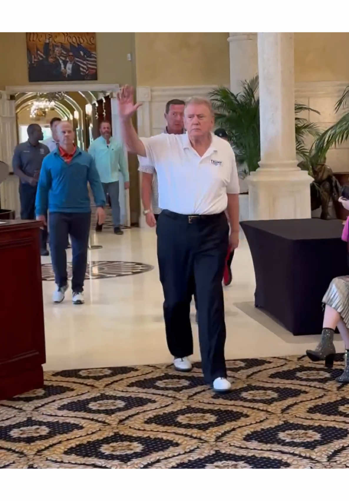 Your next President, President-Elect Donald J Trump, today at the beautiful Trump International Golf Club Palm Beach!! TRUMP-VANCE 2024! #MAGA #donaldtrump #trump2024 #palmbeach #florida @realdonaldtrump @teamtrump @trumpwarroom @trumpgolfpalmbeach @trumpgolf @whitehouse45 📸: @borgnalautaro 🇺🇸☀️⛳️🌴