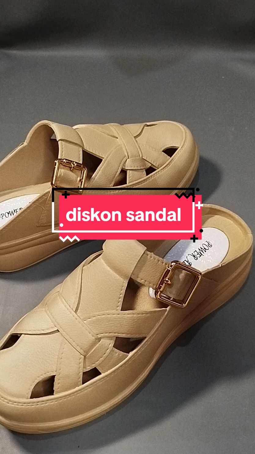 Sandal slip on wanita, lagi diskon 😭, mau samaan chek out#sendalkaretwanita #hargaterjangkau #fyp #keranjangkuning #