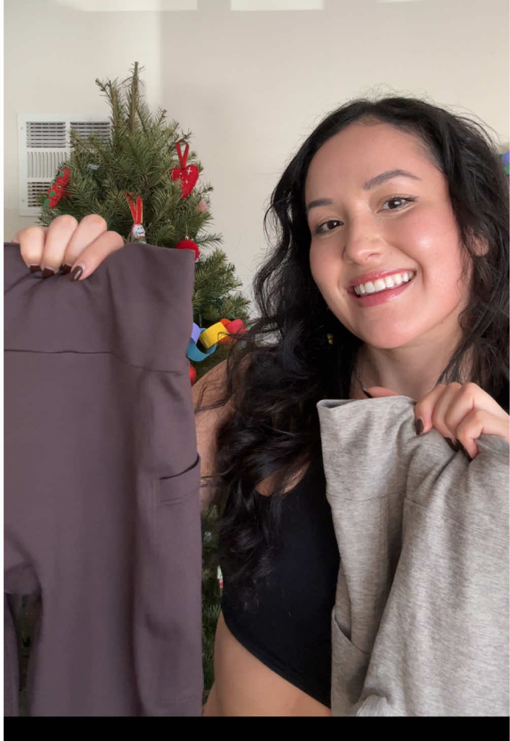 Replying to @Amberwavesof_ The difference between our solid and heathered second skin fabrics!! #activewearhaul #leggings #sportswear #GymTok #gymgirl #GymLife #gymfashion @Instantly sara 