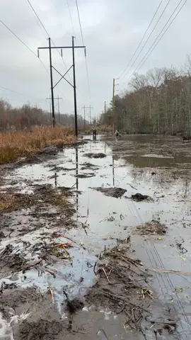 You dont have to worry about getting wet if your soaked.. they didnt belive i would go in there with no waders. #linemanlife #fyp #fypage #lineman #thatlife #oldschool #stayyoung 