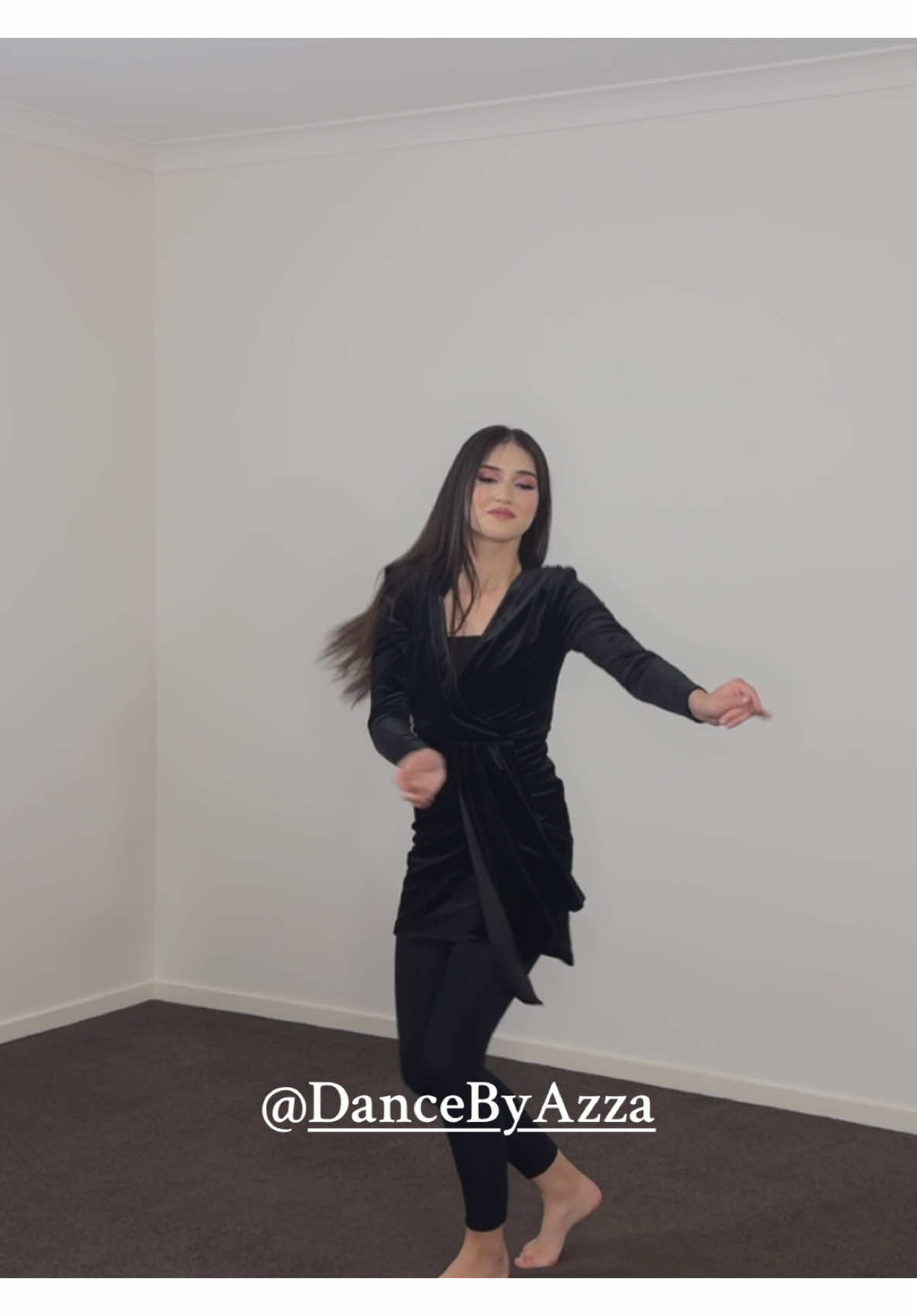 Behtarin 🖤  #fy #fyp #viral #fypage #dress #look #makeupbyazzy #afghan #dancebyazza #hazara #dance #bestdance #afghanistan #tajikistan #uzbekistan #pashtun #pashto #uzbek #tajiki #tahminaarsalan #shazad #behtarin 