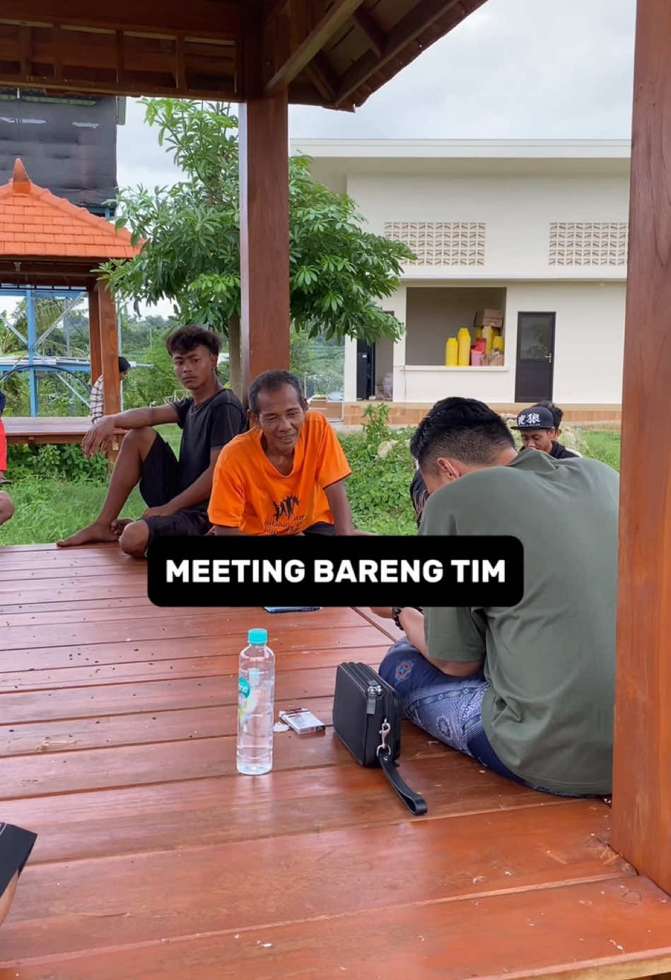 Di pertengahan minggu ini, saya mempelajari lebih dalam tentang manajemen bisnis peternakan ayam bersama tim. Semoga ilmu ini bisa memberi manfaat bagi lingkungan sekitar. Amiiin. Semangat pagi 💪 #lamongan #lamonganmegilan #lamongan24jam #lamonganpopuler #lamonganupdate #lamonganviral #fyp #lifelonglearning #semangat 