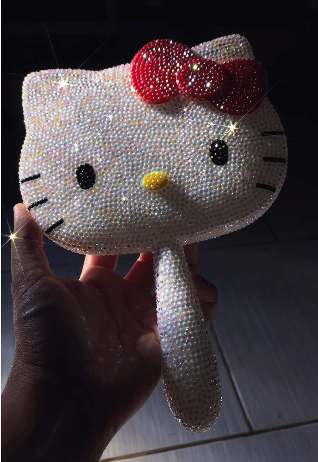 Colando strass no espelho da Hello Kitty❤️ #foryou 