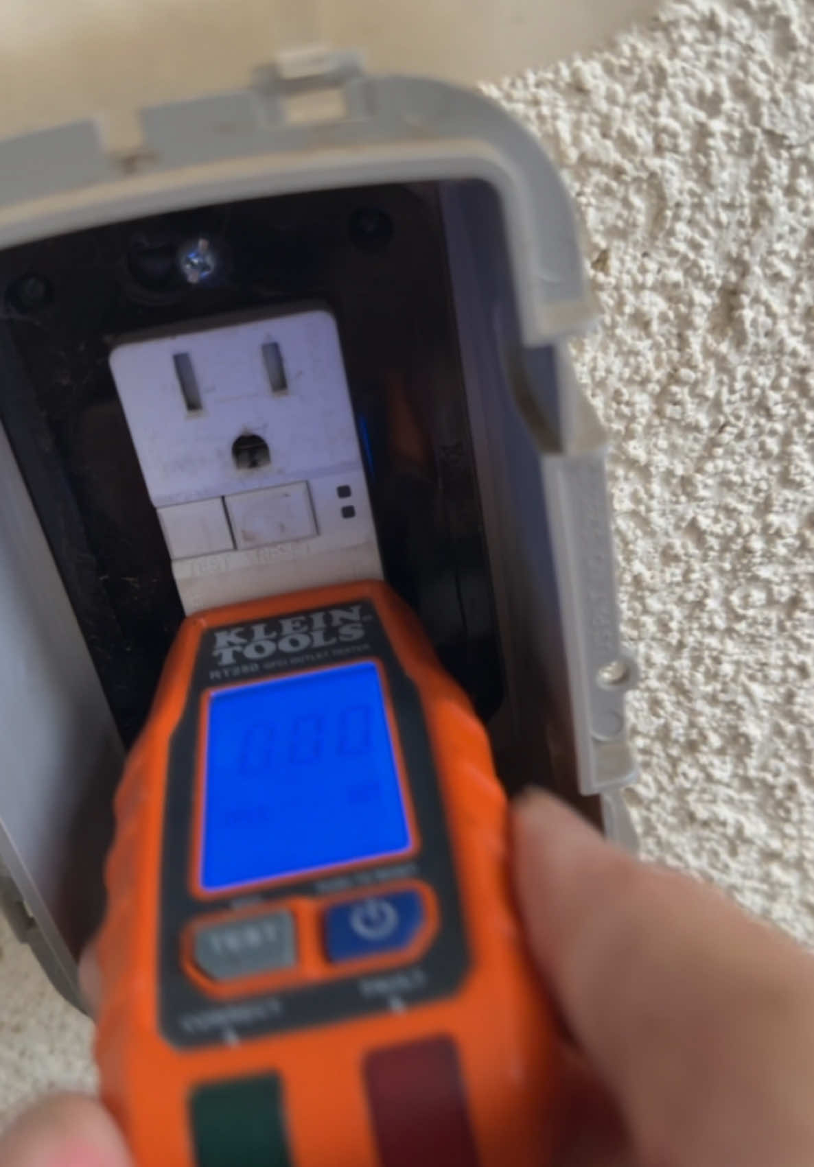 Lets go change out a gfci !  #letsgetit #electrician #electrical #apprenticeship #apprentice #journeyman #milwaukee #klein #makita  #fyp #fypシ゚viral #foryourpage #satisfyingvideo #asmr #bluecollar #construction #contructionlife #staysafe 