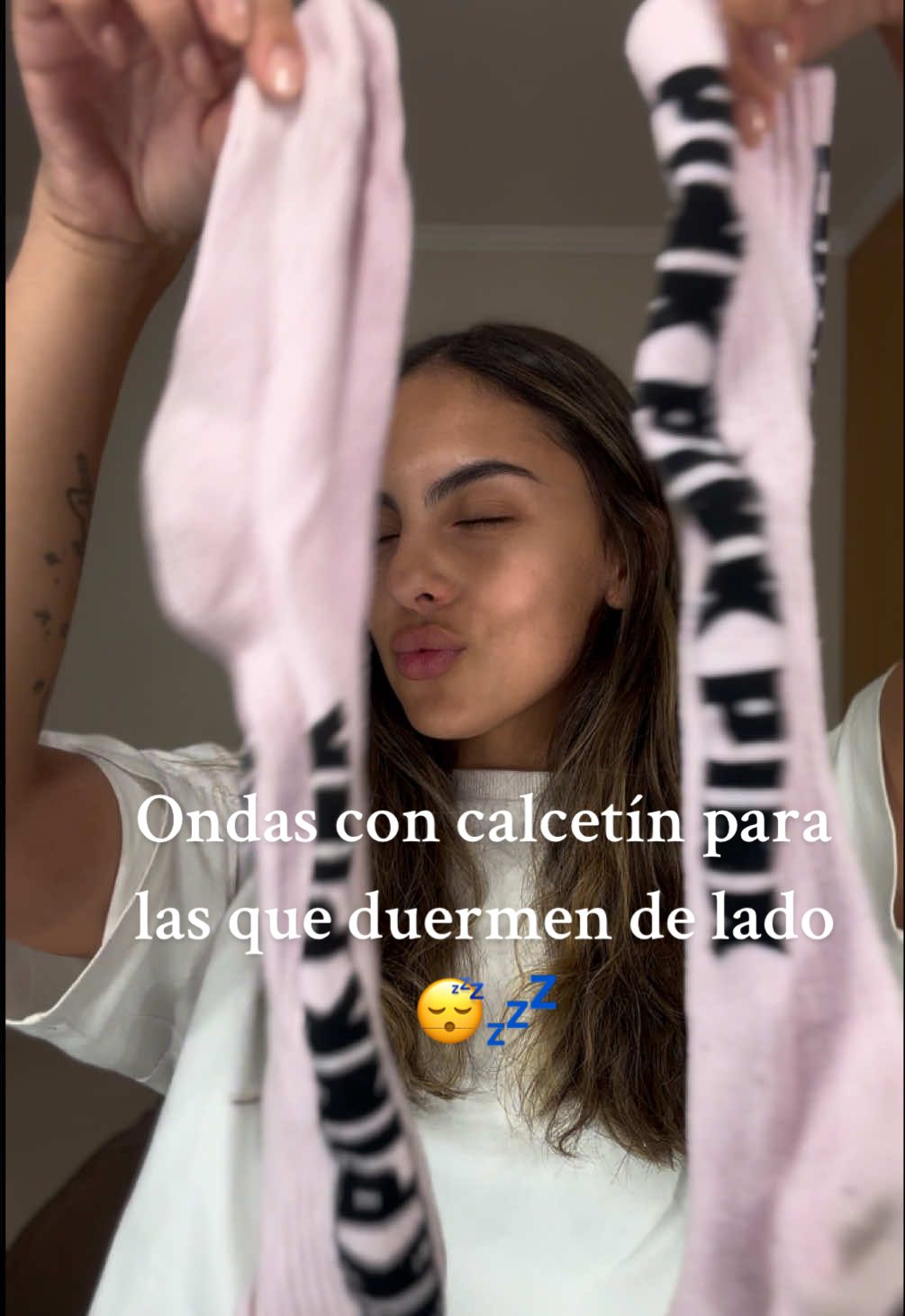 Yo siempre me hago ondas a los lados pero no descanso bien porque son muy molestas al dormir de lado 😔 #ondassincalor #ondasconcalcetines #hair #heatlesscurls #girls #chile 