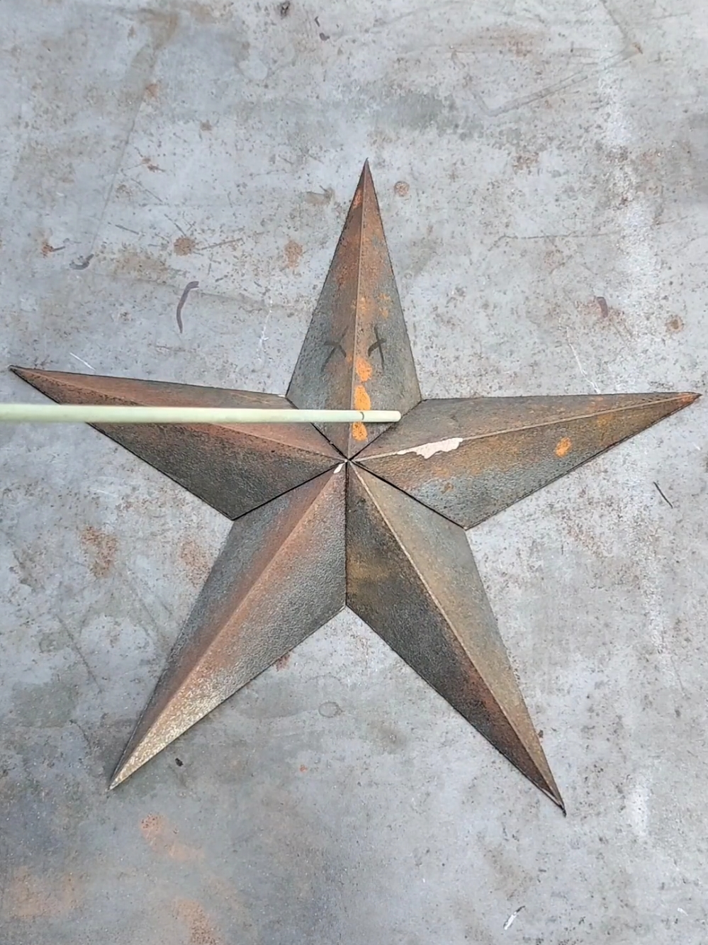 Welders use scrap metal to make star decorations #welding #welder #usa🇺🇸  #art #DIY #ornaments 