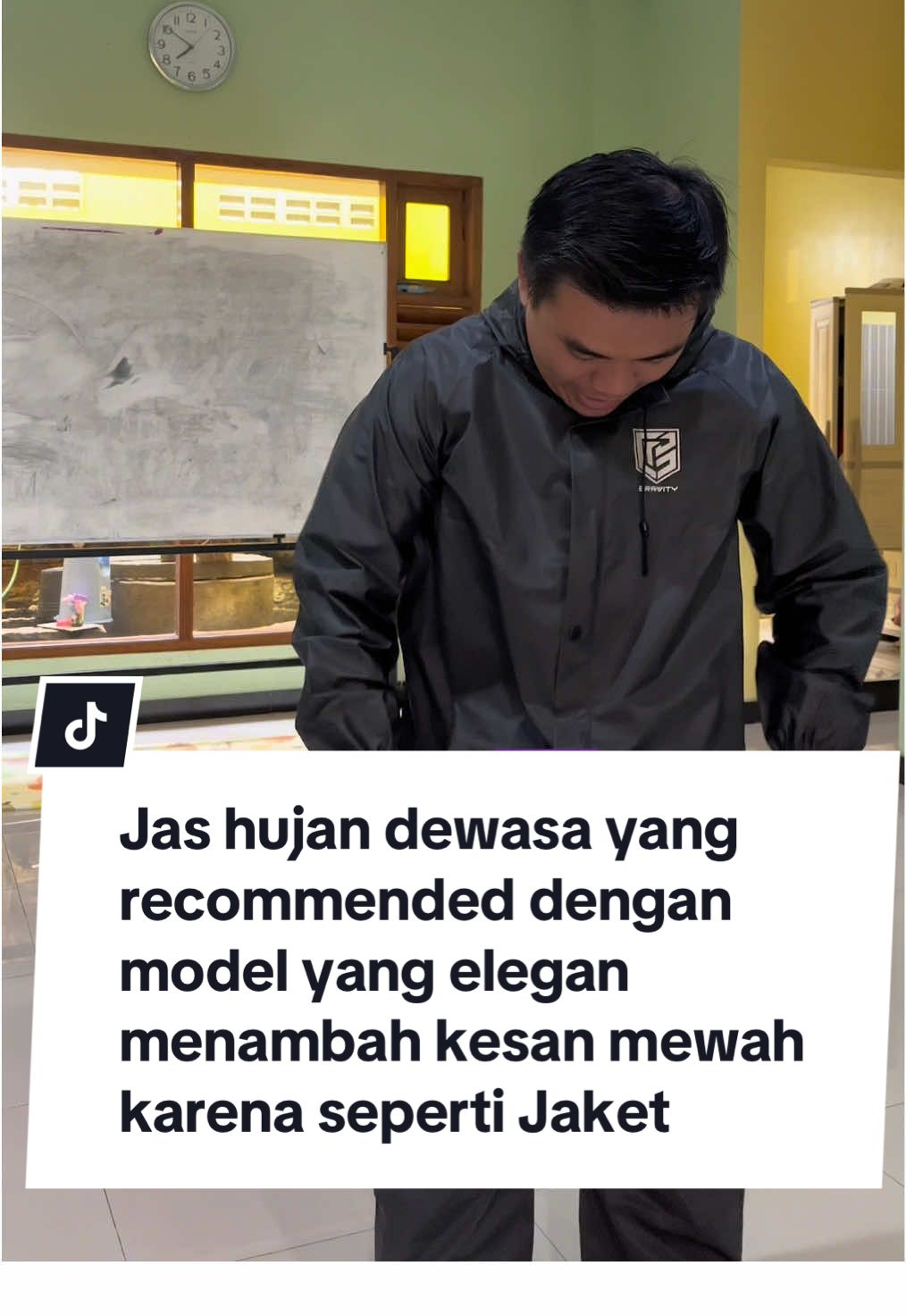 Recommended jas hujan hujan dewasa dengan kualitas bagus namun harganya terjangkau dari gravity, jas hujan hujan dewasa ini dengan bahan PVC dan modelnya sudah elegan banget seperti pakai jaket biasa menambah kesan mewah ketika kamu pakai tanpa ribet karena tudak terbang terbang lagi jas hujan hujan dewasa ini #jashujan #jashujandewasa #jashujanrecomended #jashujangravity 